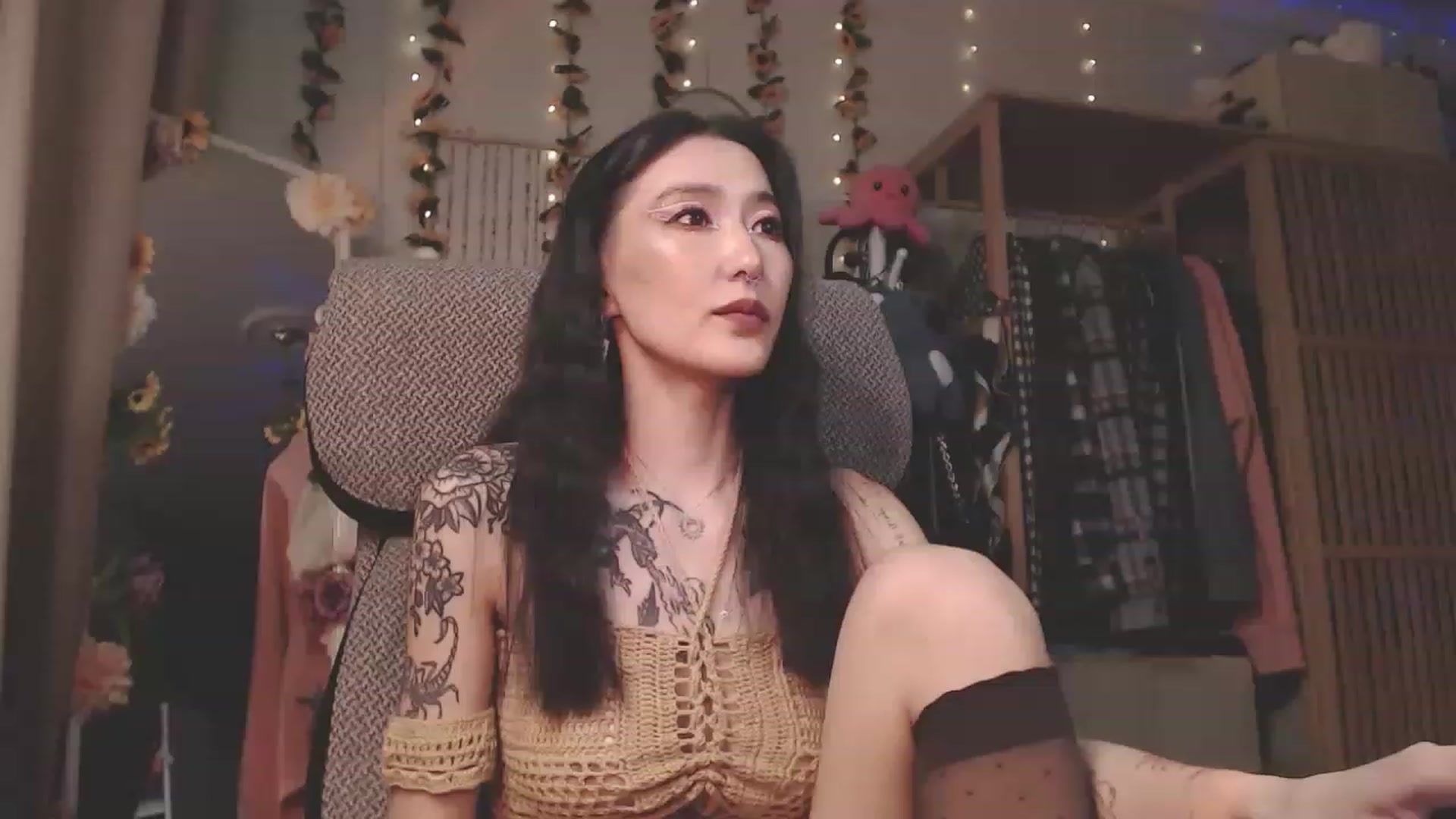 Gallery image thumbnail from KellyAsian's myfreecams stream on, 03/25/2023, 12:12 image 3 of 20