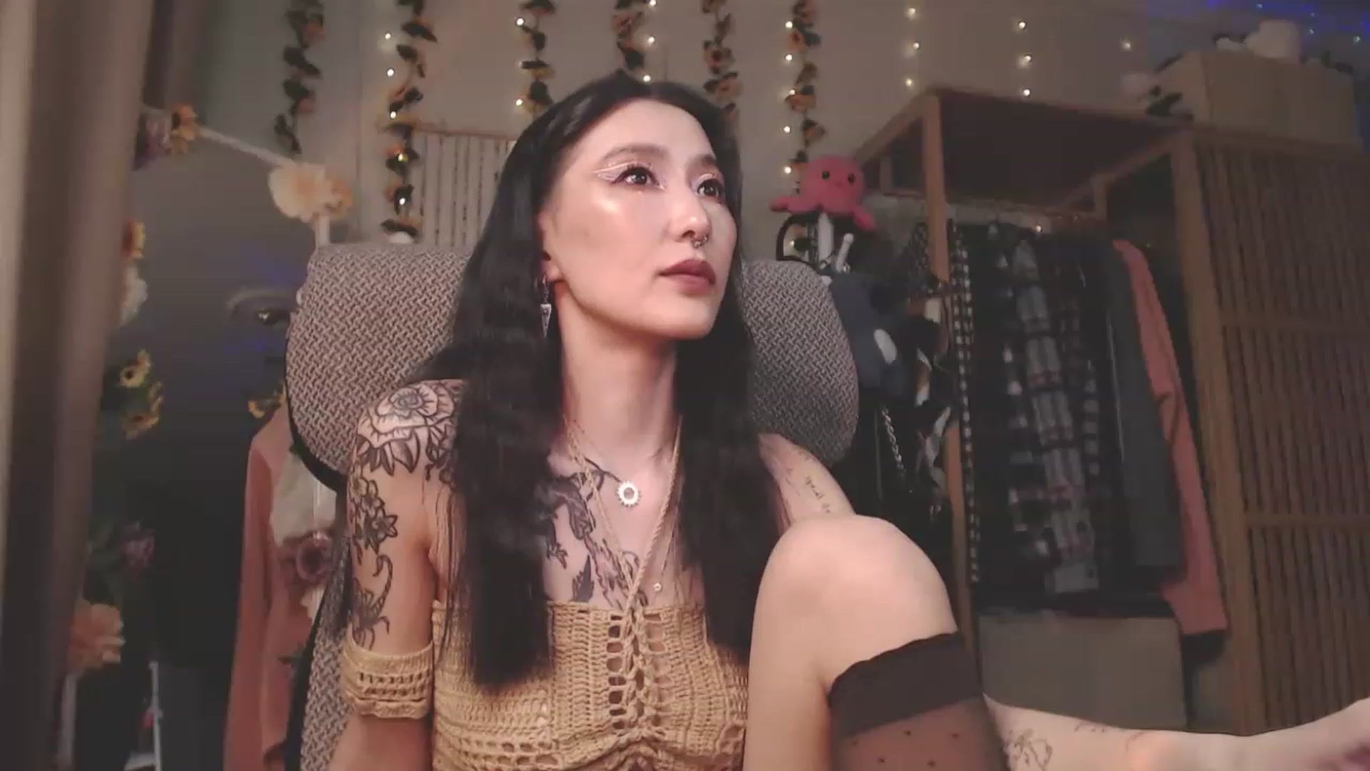 Gallery image thumbnail from KellyAsian's myfreecams stream on, 03/25/2023, 12:12 image 8 of 20