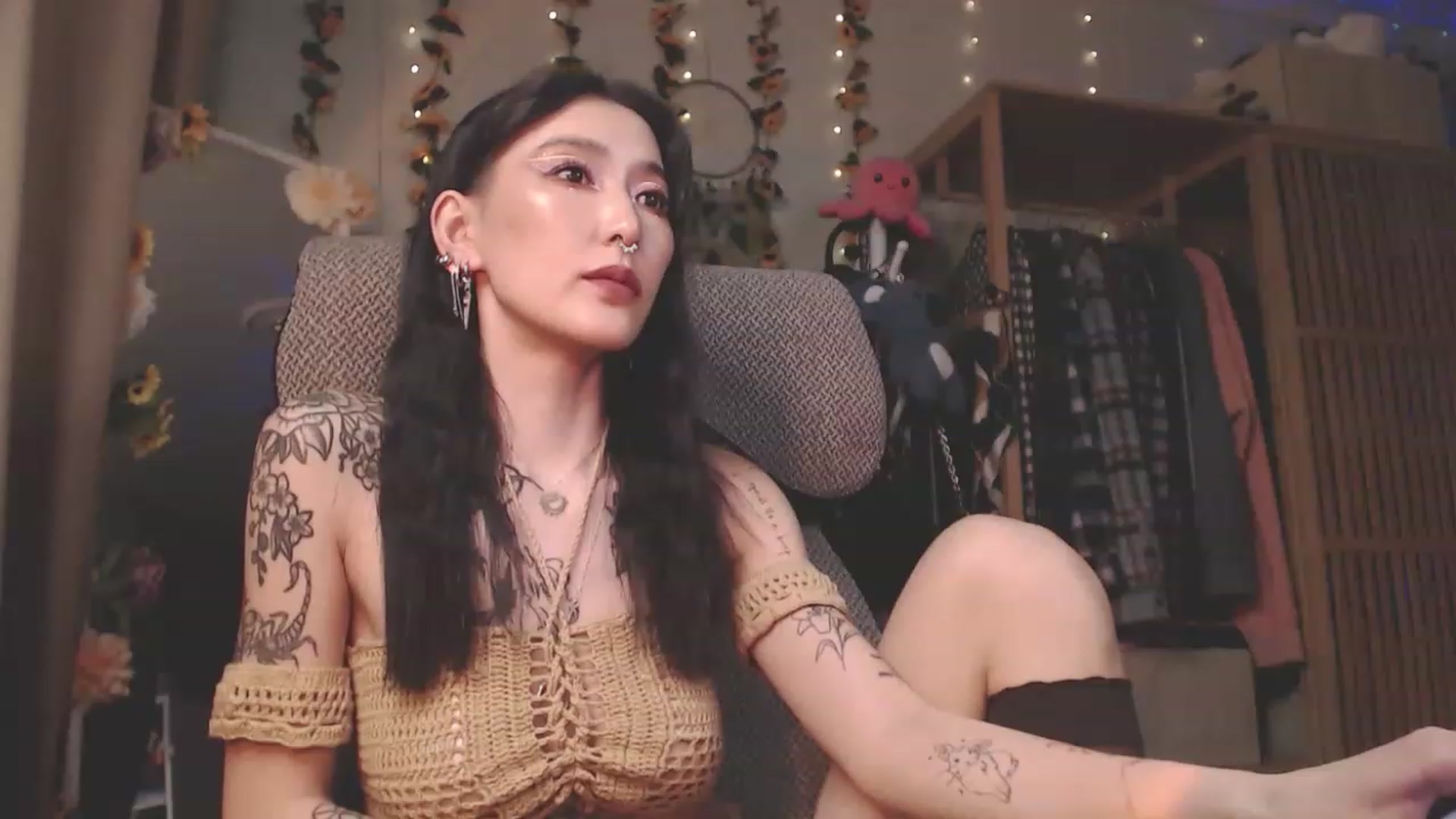 Gallery image thumbnail from KellyAsian's myfreecams stream on, 03/25/2023, 12:52 image 4 of 20