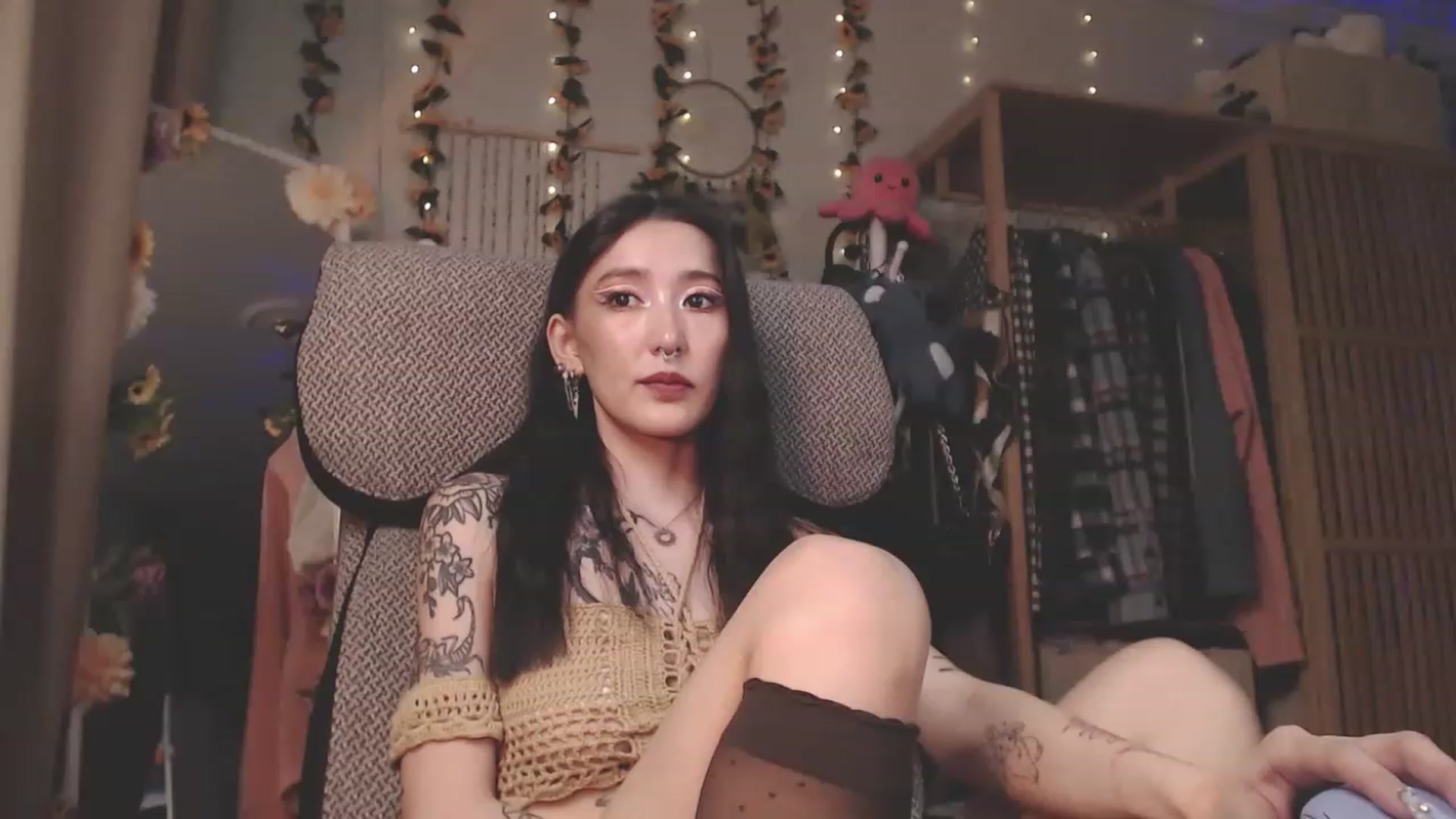 Gallery image thumbnail from KellyAsian's myfreecams stream on, 03/25/2023, 12:52 image 11 of 20