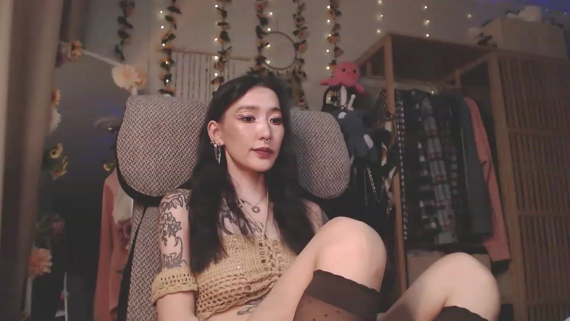 Gallery image thumbnail from KellyAsian's myfreecams stream on, 03/25/2023, 12:52 image 7 of 20