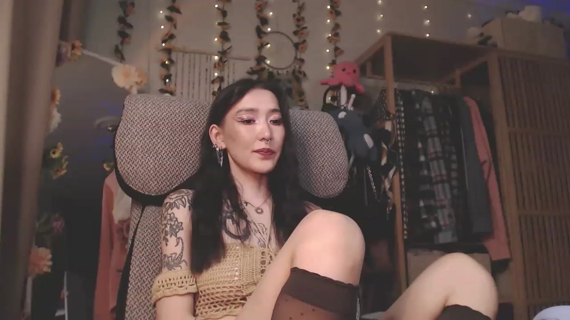 Gallery image thumbnail from KellyAsian's myfreecams stream on, 03/25/2023, 12:52 image 19 of 20