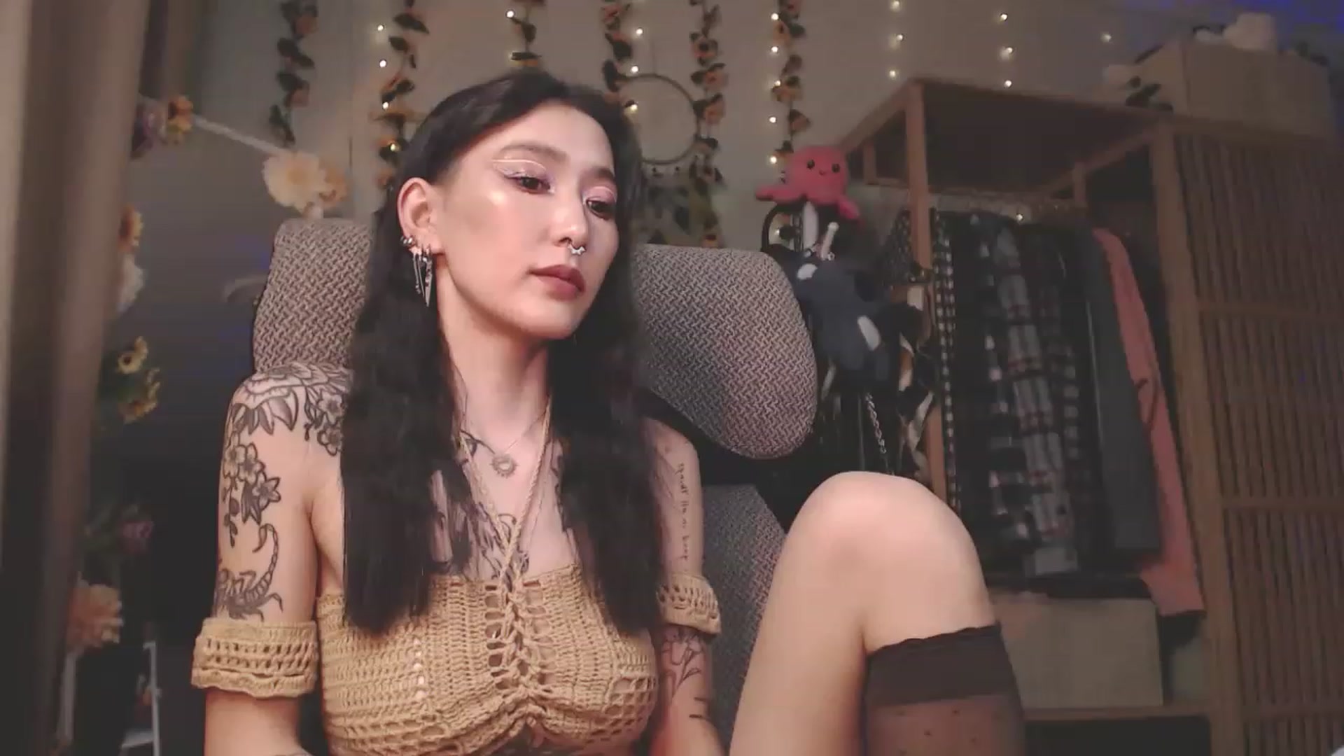 Gallery image thumbnail from KellyAsian's myfreecams stream on, 03/25/2023, 12:52 image 6 of 20