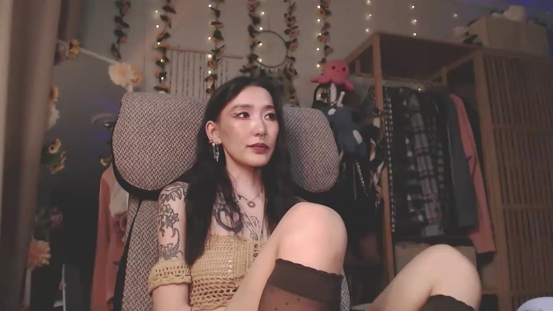 Gallery image thumbnail from KellyAsian's myfreecams stream on, 03/25/2023, 12:52 image 16 of 20