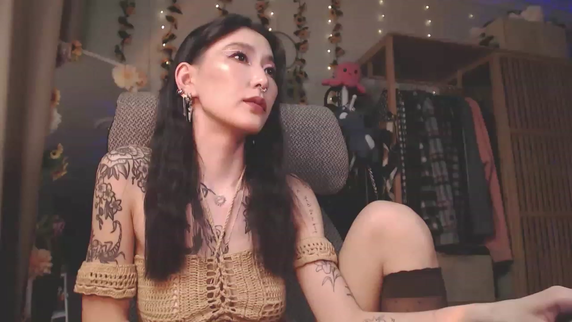 Gallery image thumbnail from KellyAsian's myfreecams stream on, 03/25/2023, 12:52 image 1 of 20