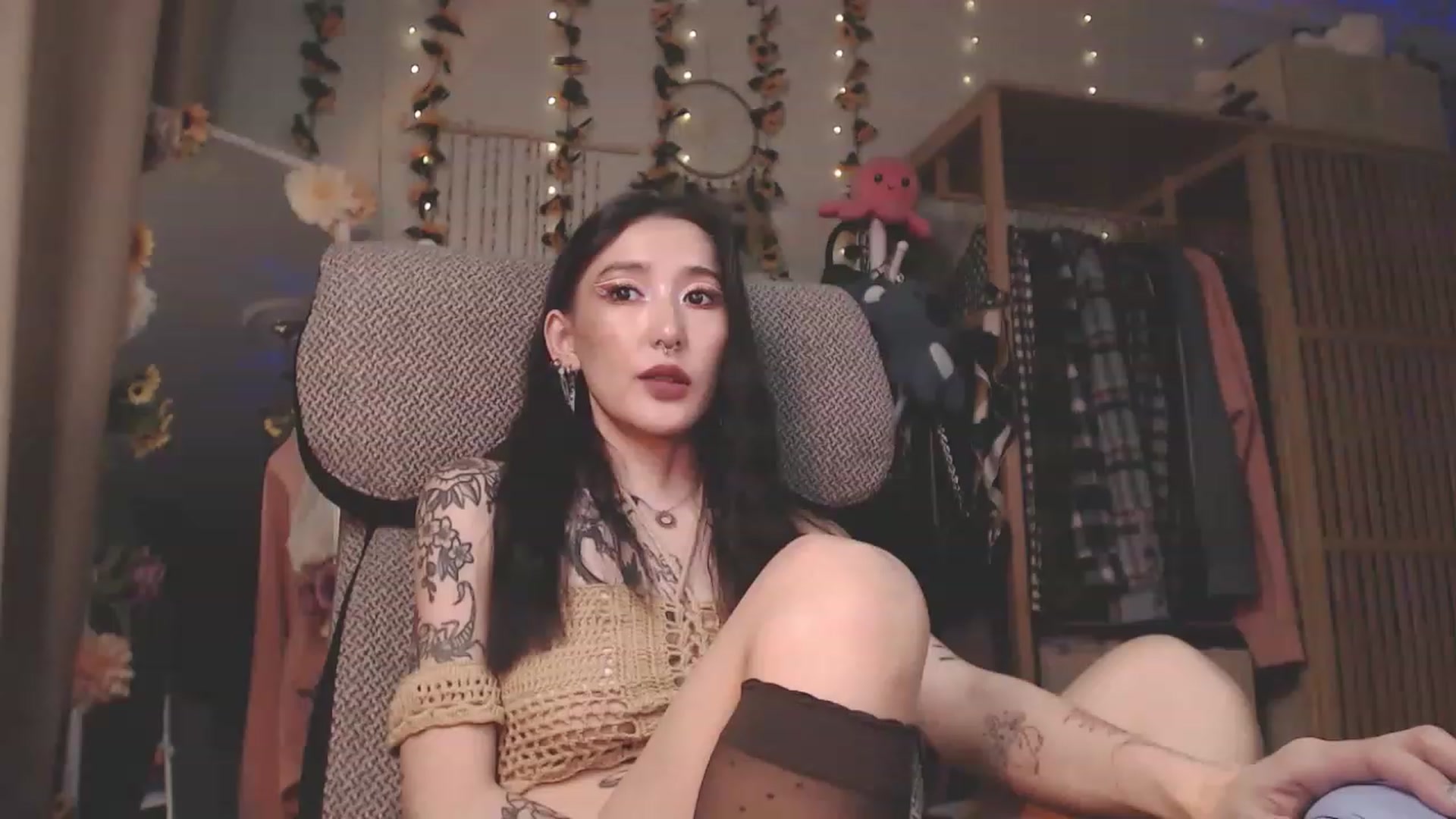 Gallery image thumbnail from KellyAsian's myfreecams stream on, 03/25/2023, 12:52 image 10 of 20