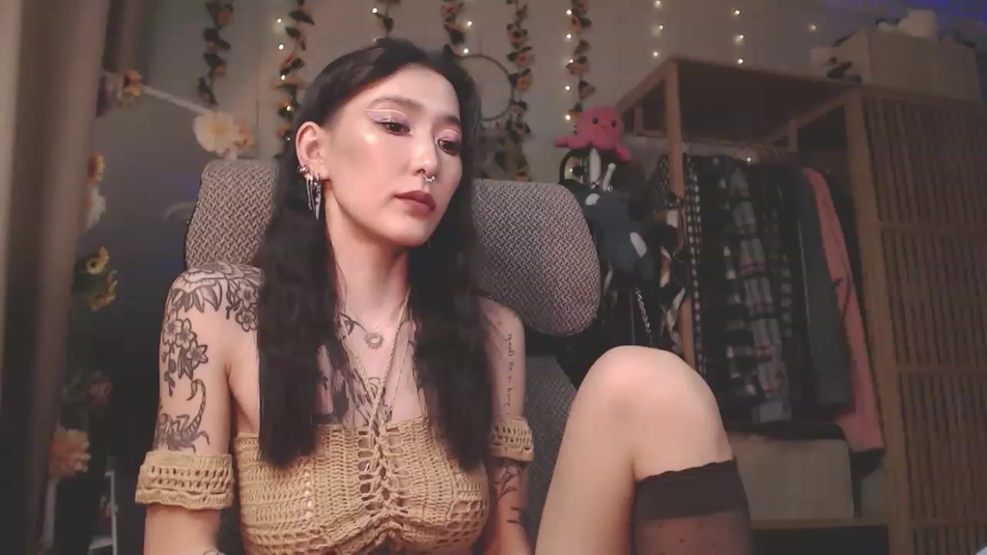 Gallery image thumbnail from KellyAsian's myfreecams stream on, 03/25/2023, 12:52 image 2 of 20