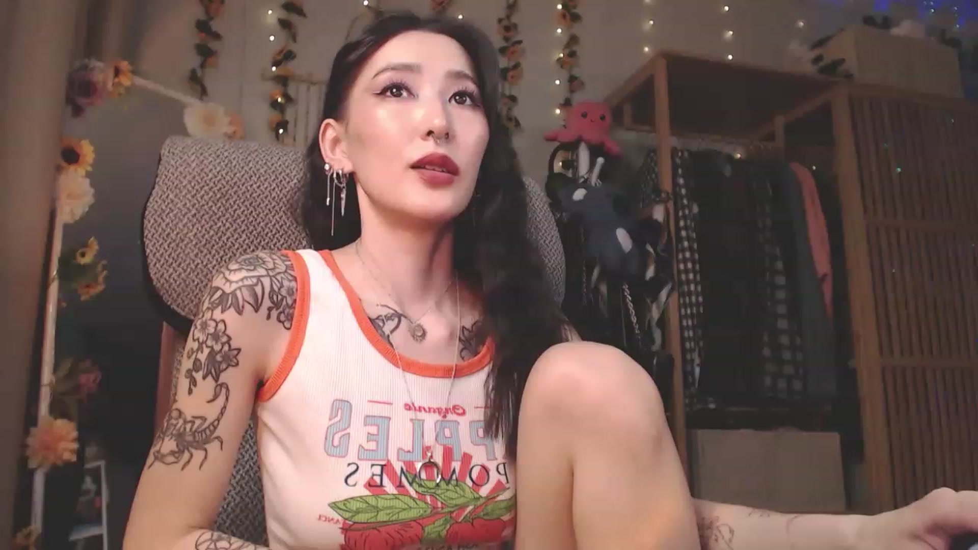 Gallery image thumbnail from KellyAsian's myfreecams stream on, 03/27/2023, 09:40 image 10 of 20