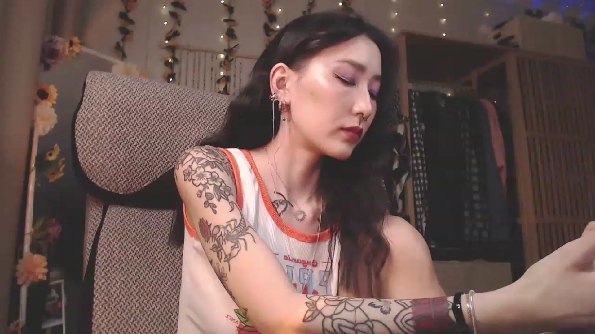 Gallery image thumbnail from KellyAsian's myfreecams stream on, 03/27/2023, 09:40 image 20 of 20