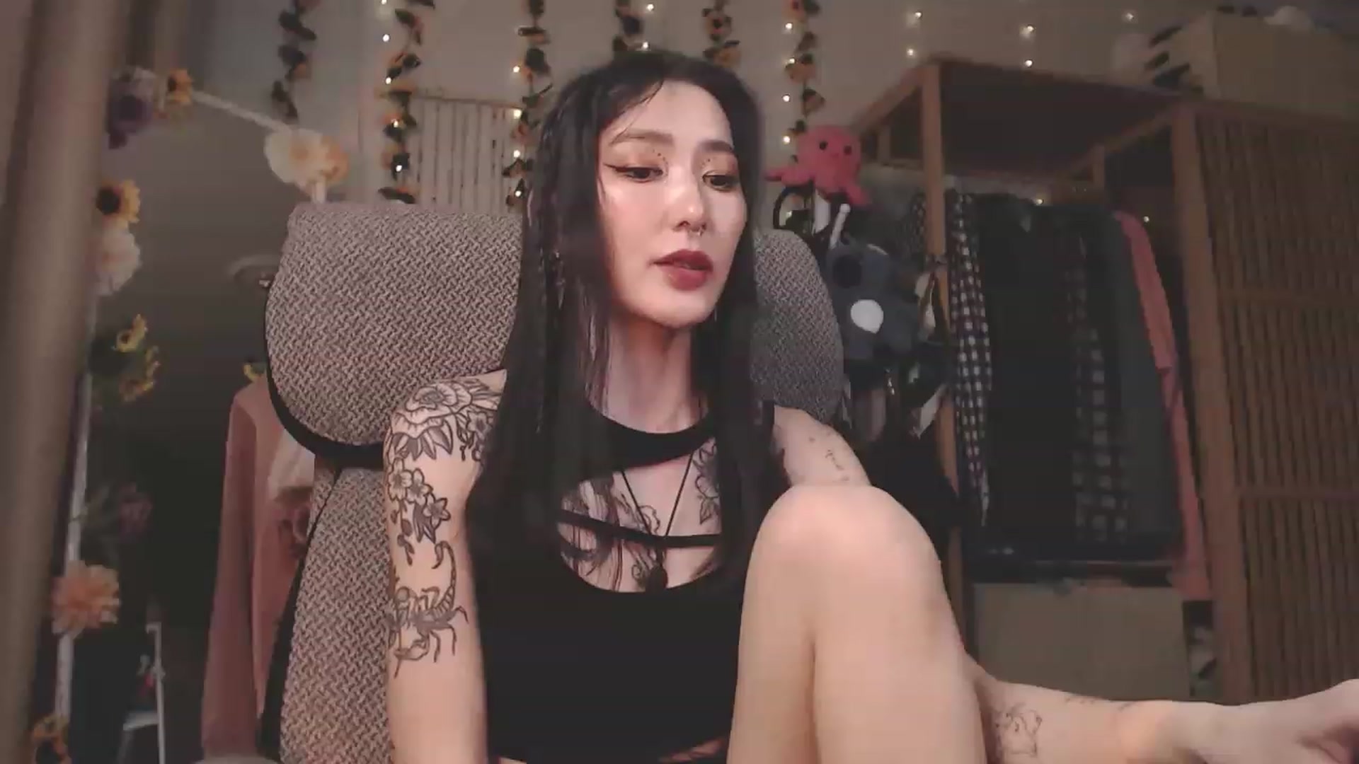 Gallery image thumbnail from KellyAsian's myfreecams stream on, 03/29/2023, 08:29 image 10 of 20