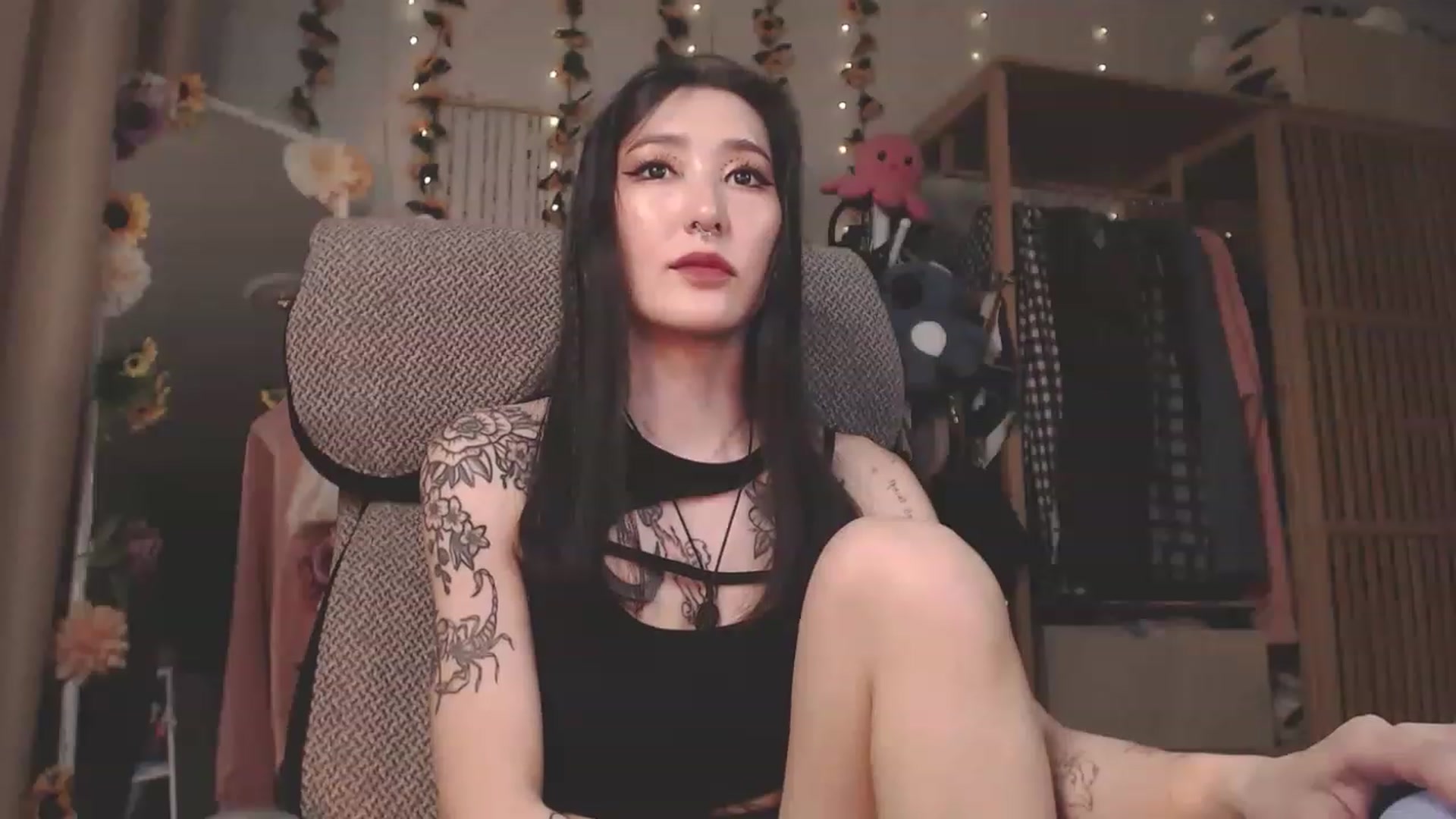 Gallery image thumbnail from KellyAsian's myfreecams stream on, 03/29/2023, 08:29 image 7 of 20
