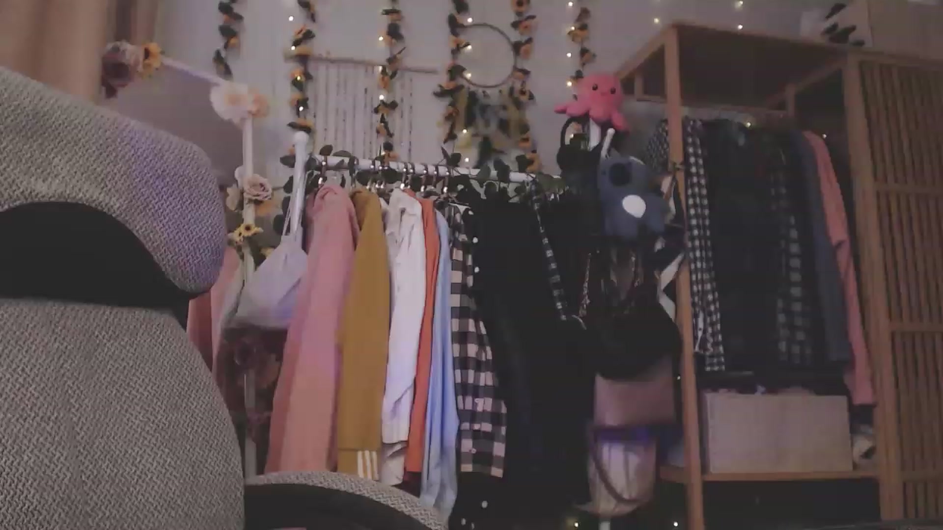 Gallery image thumbnail from KellyAsian's myfreecams stream on, 03/30/2023, 08:49 image 16 of 20