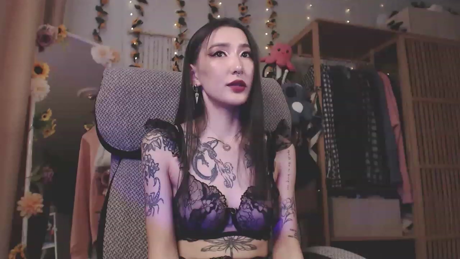 Gallery image thumbnail from KellyAsian's myfreecams stream on, 03/30/2023, 08:49 image 3 of 20