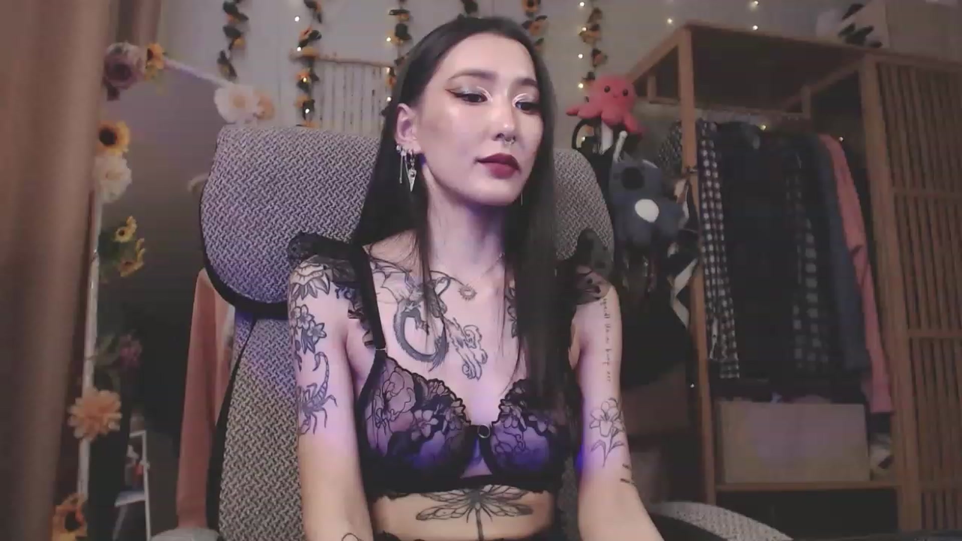 Gallery image thumbnail from KellyAsian's myfreecams stream on, 03/30/2023, 08:49 image 14 of 20
