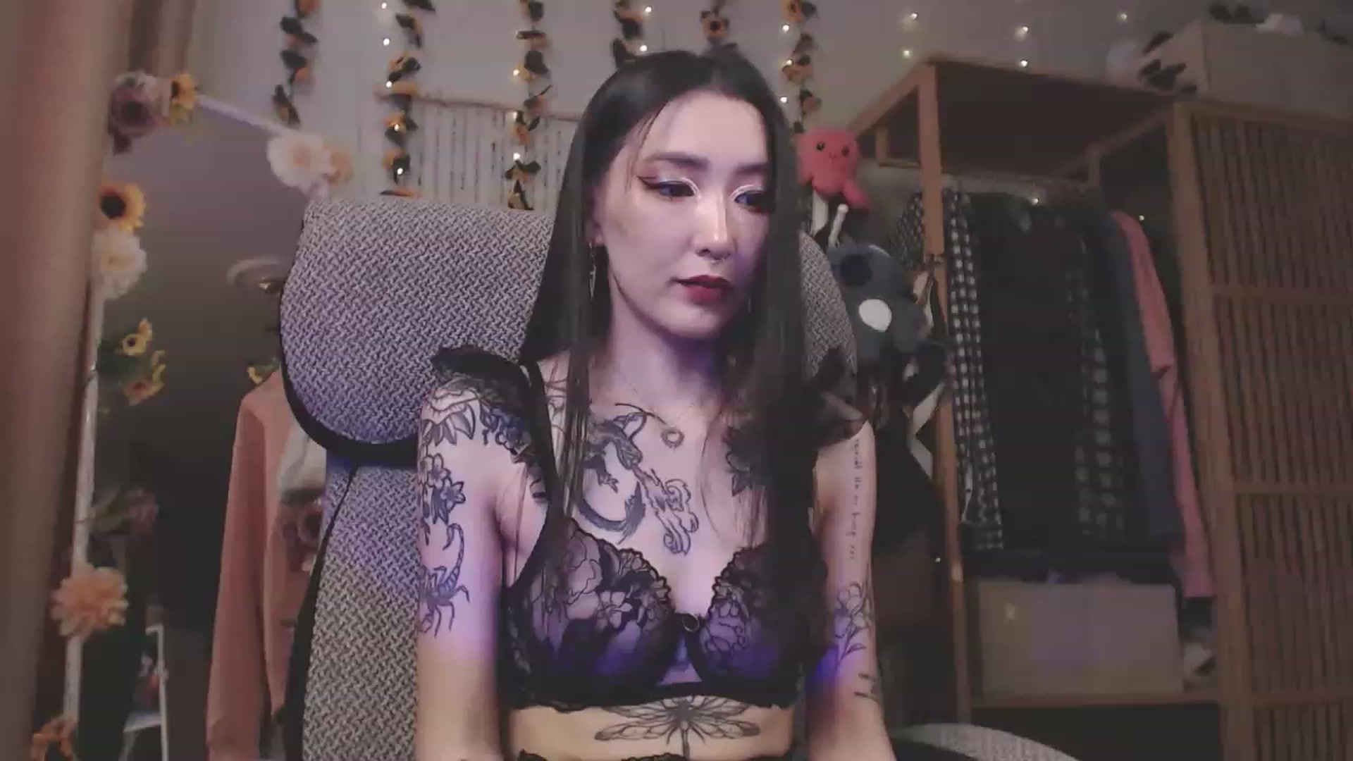 Gallery image thumbnail from KellyAsian's myfreecams stream on, 03/30/2023, 08:49 image 2 of 20