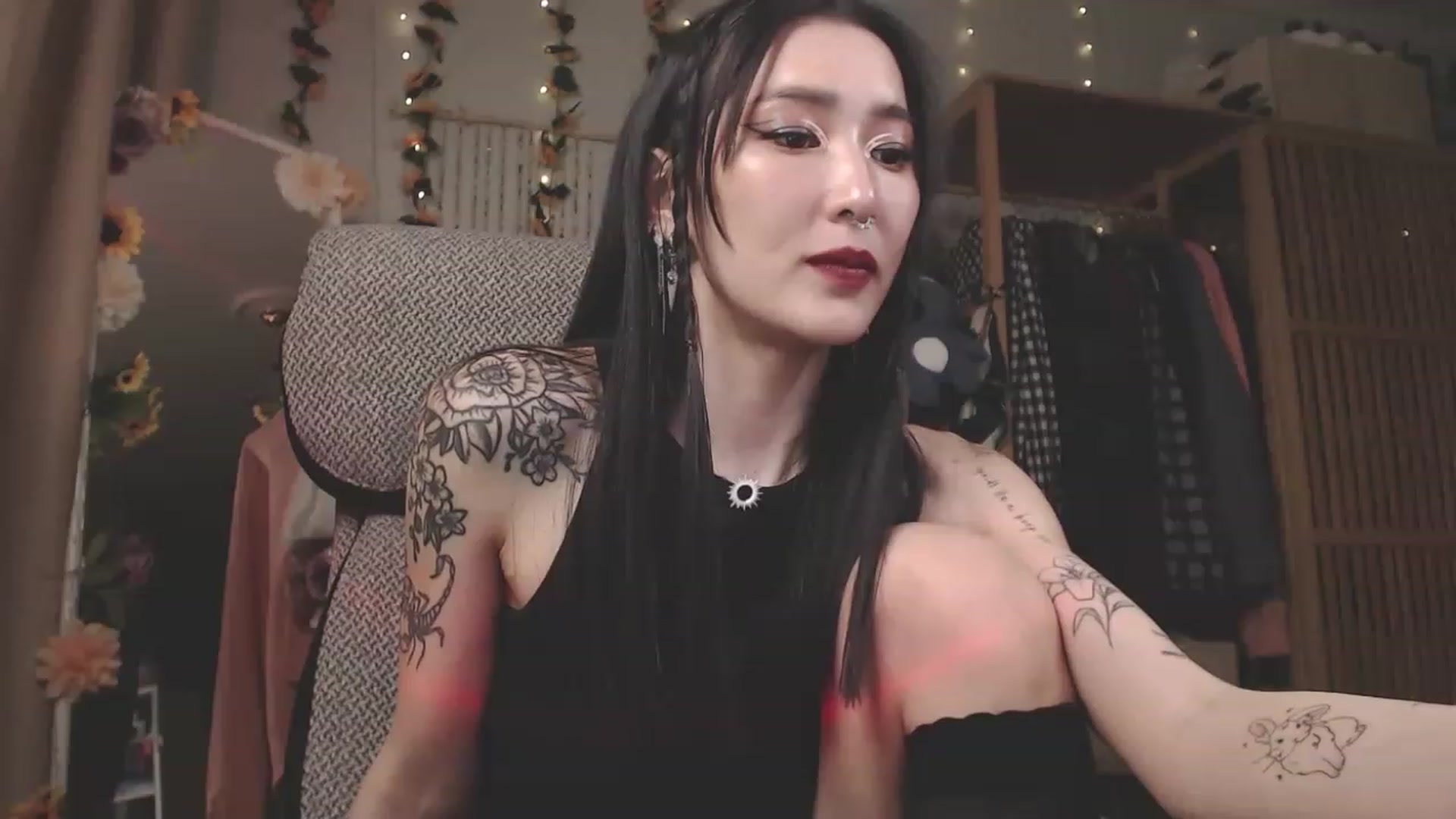 Gallery image thumbnail from KellyAsian's myfreecams stream on, 03/30/2023, 17:08 image 19 of 20