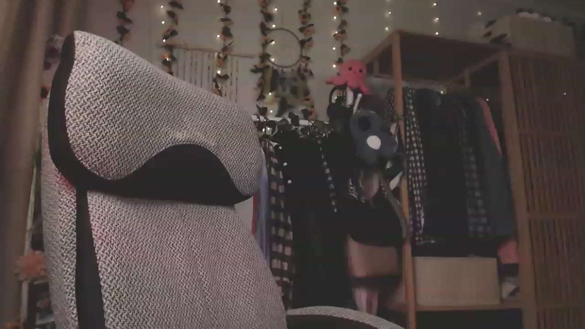 Gallery image thumbnail from KellyAsian's myfreecams stream on, 03/30/2023, 17:08 image 17 of 20