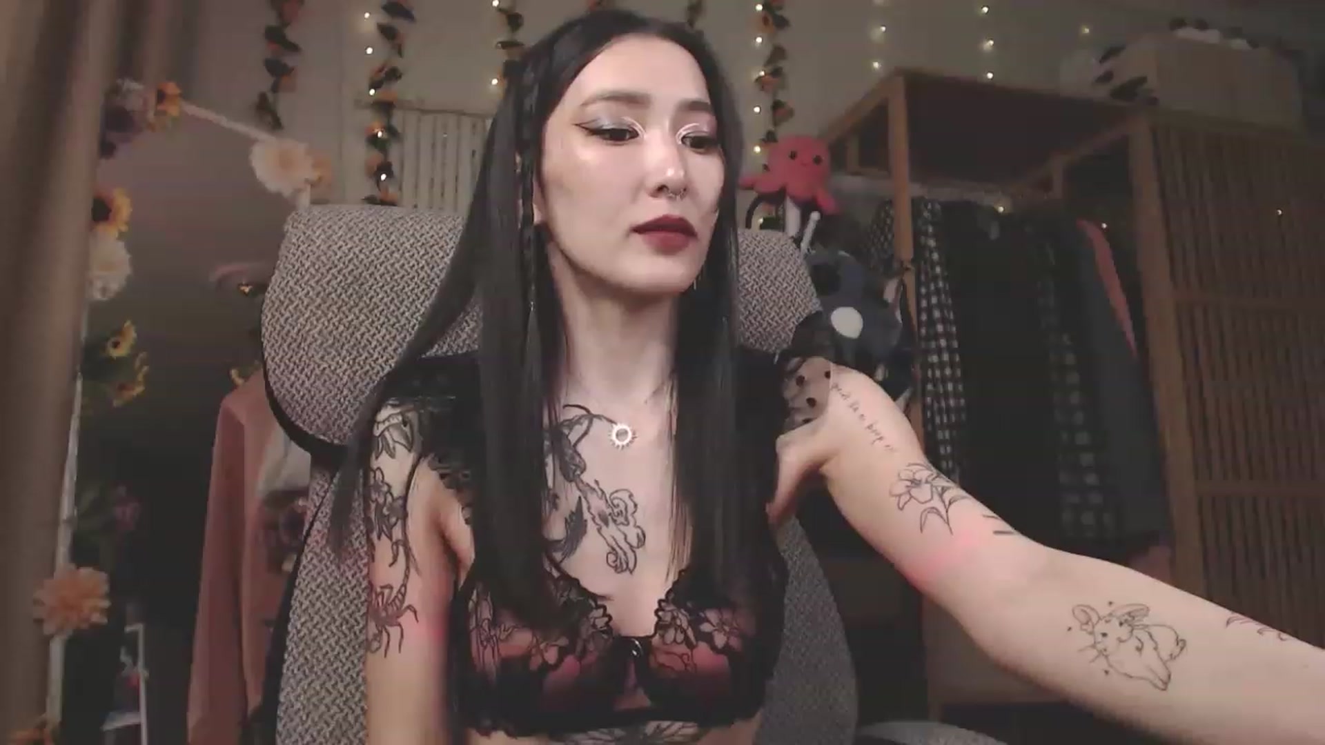 Gallery image thumbnail from KellyAsian's myfreecams stream on, 03/30/2023, 17:08 image 12 of 20