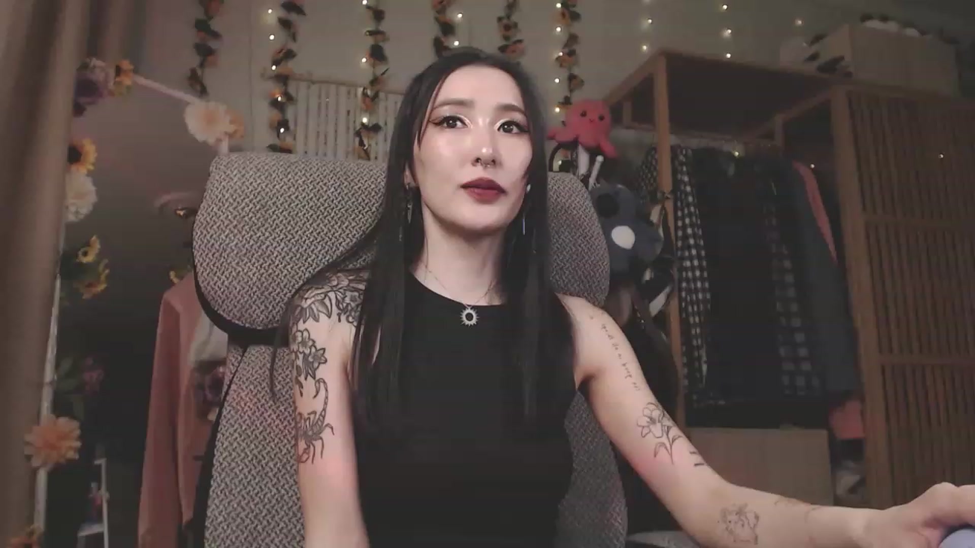 Gallery image thumbnail from KellyAsian's myfreecams stream on, 03/30/2023, 17:08 image 18 of 20
