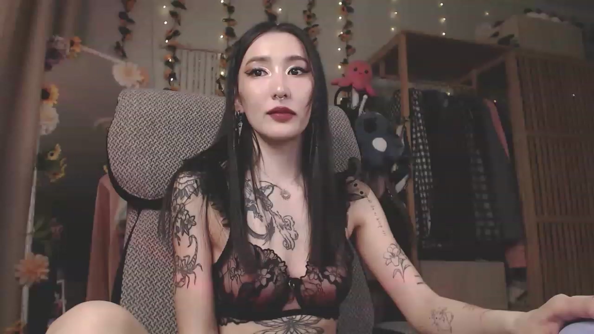 Gallery image thumbnail from KellyAsian's myfreecams stream on, 03/30/2023, 17:08 image 15 of 20