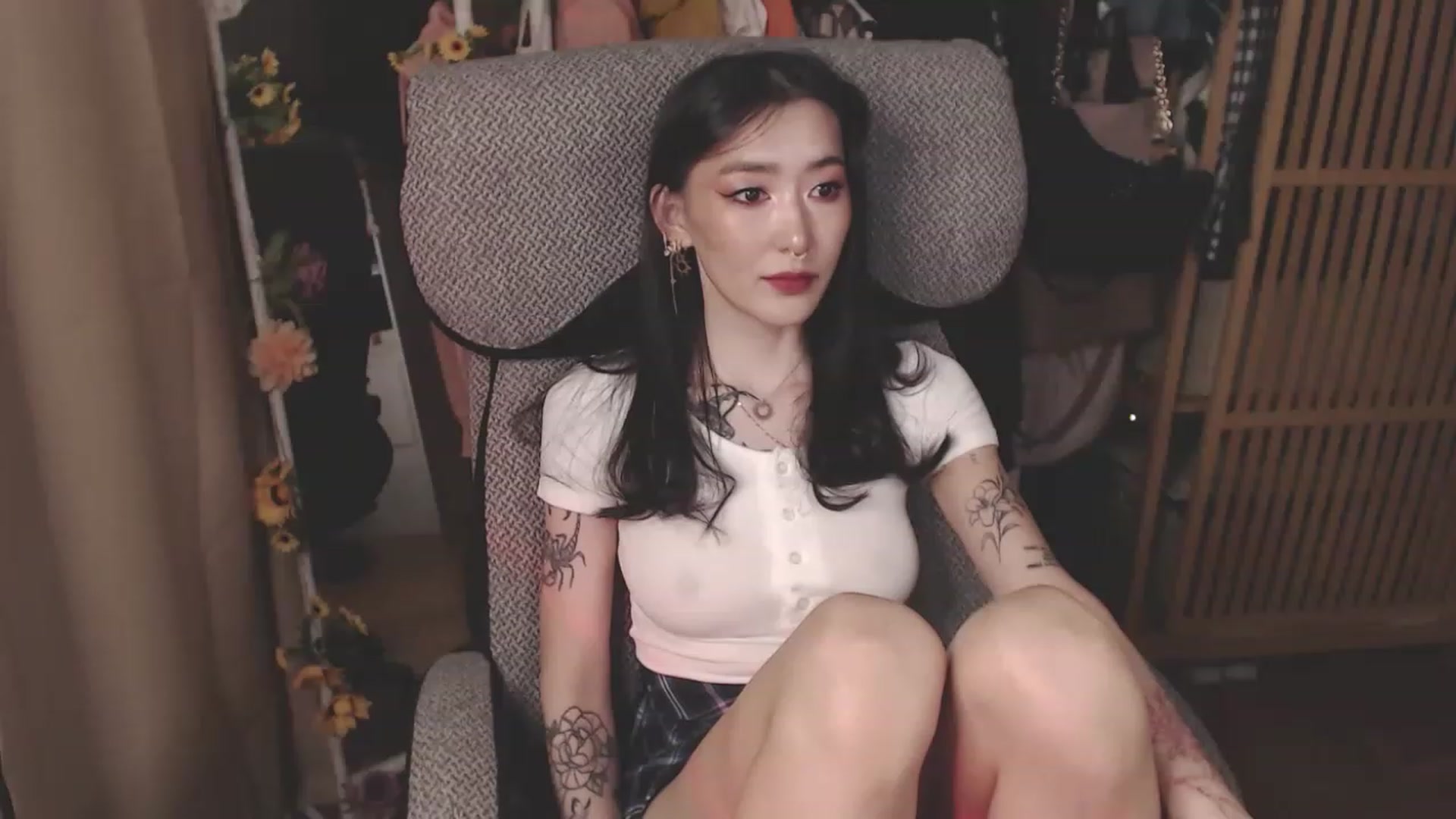 Gallery image thumbnail from KellyAsian's myfreecams stream on, 04/03/2023, 14:41 image 19 of 20