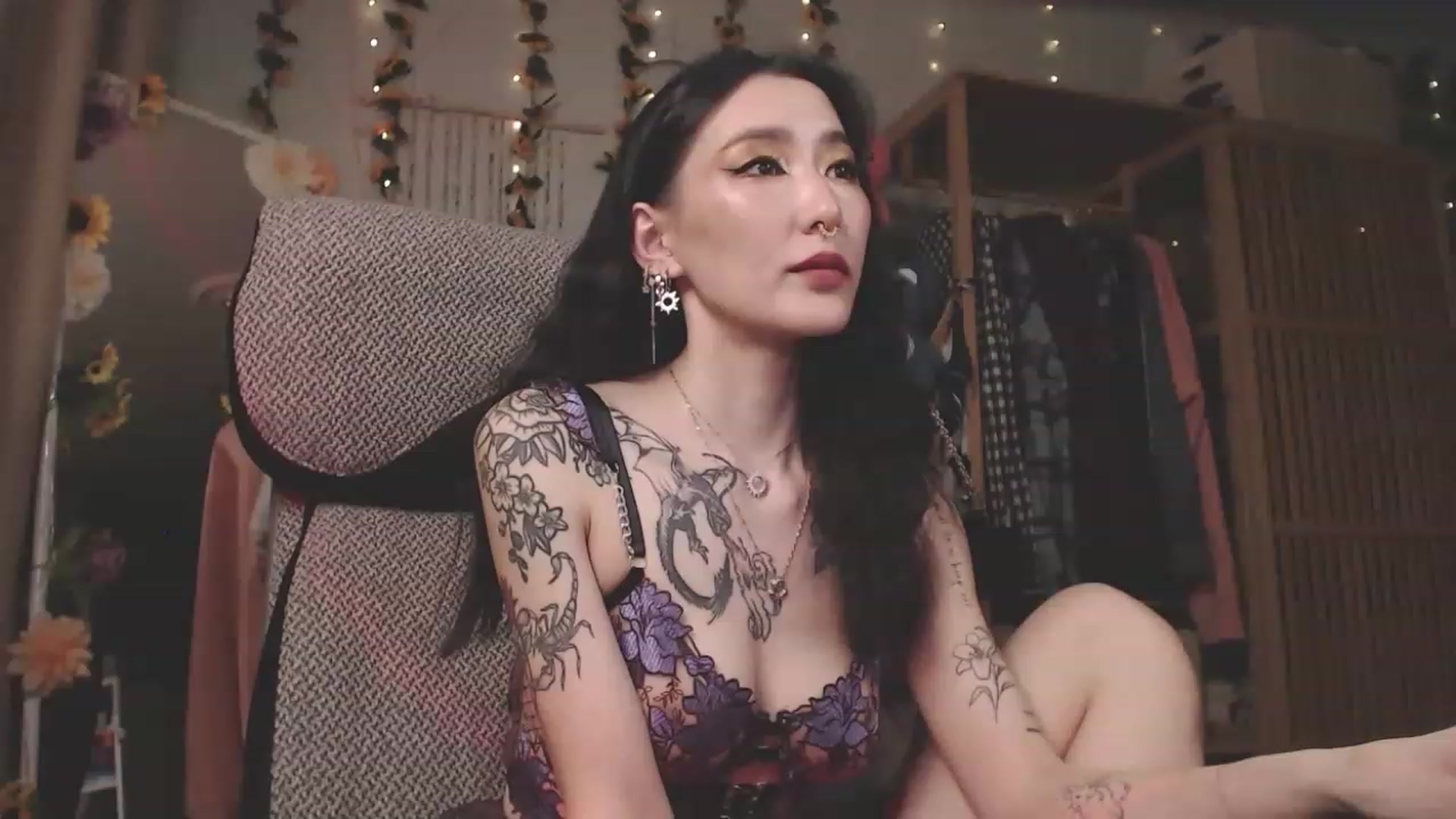 Gallery image thumbnail from KellyAsian's myfreecams stream on, 04/08/2023, 16:09 image 17 of 20