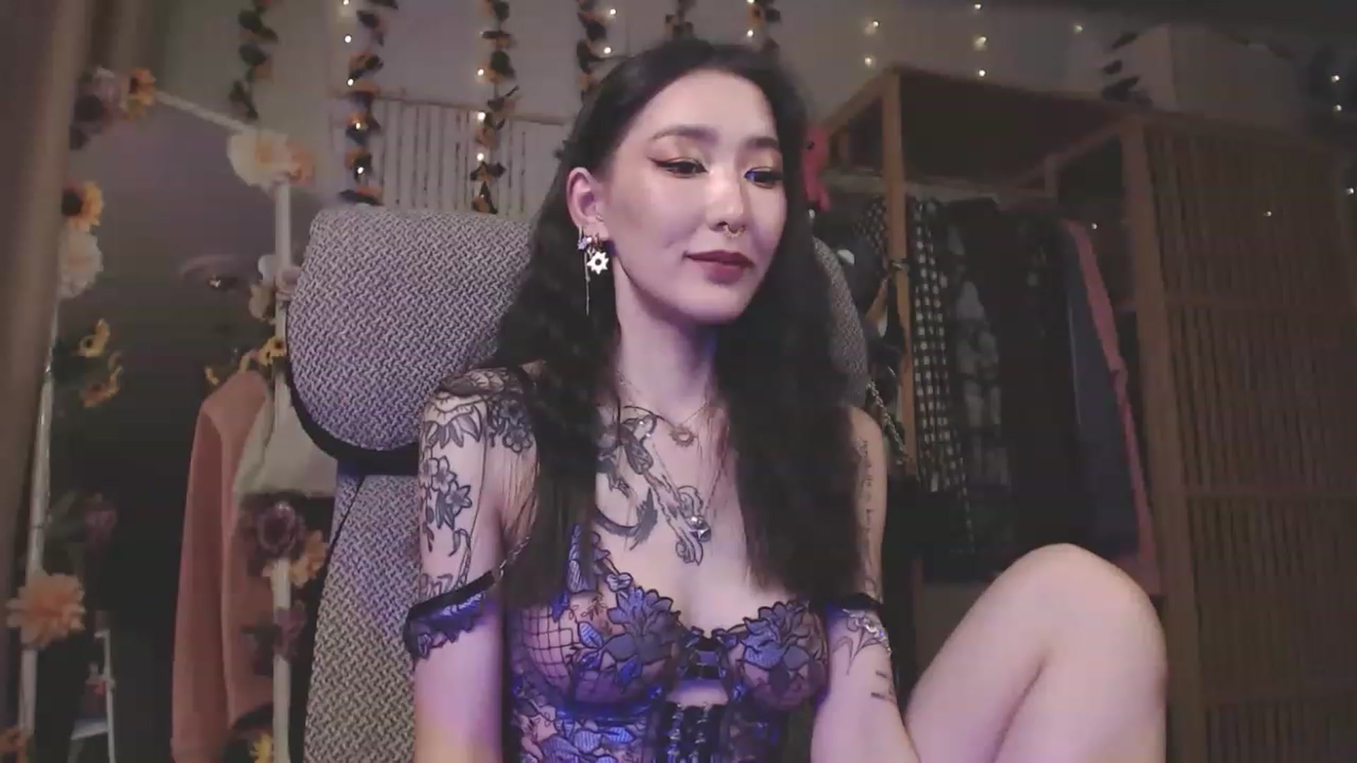 Gallery image thumbnail from KellyAsian's myfreecams stream on, 04/08/2023, 17:44 image 3 of 20