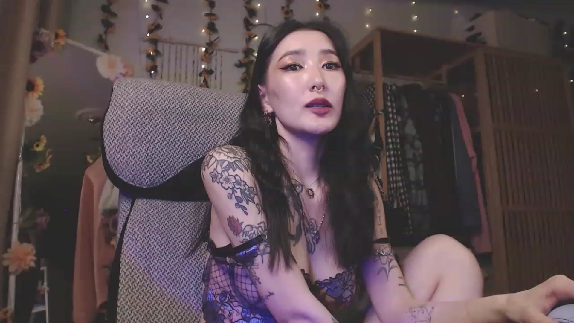 Gallery image thumbnail from KellyAsian's myfreecams stream on, 04/08/2023, 17:44 image 8 of 20