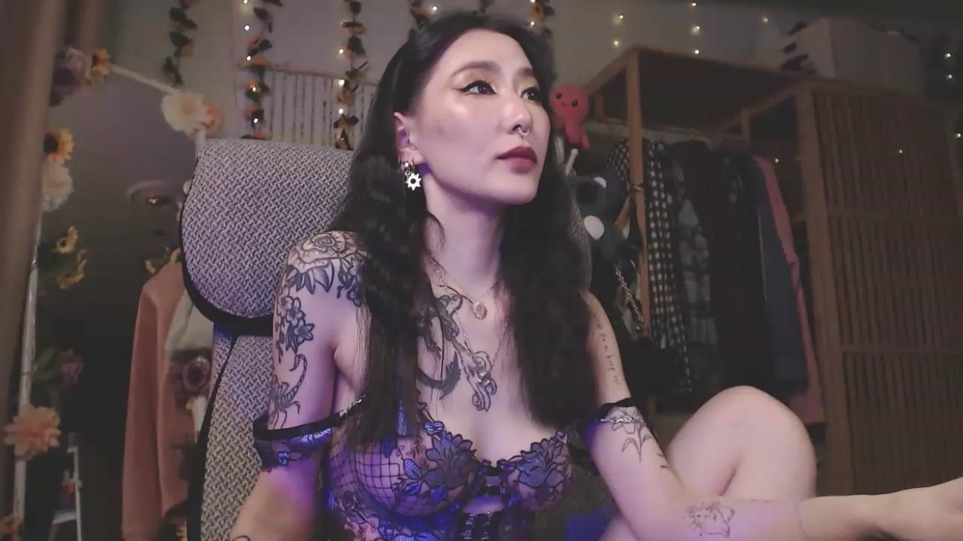 Gallery image thumbnail from KellyAsian's myfreecams stream on, 04/08/2023, 17:44 image 5 of 20