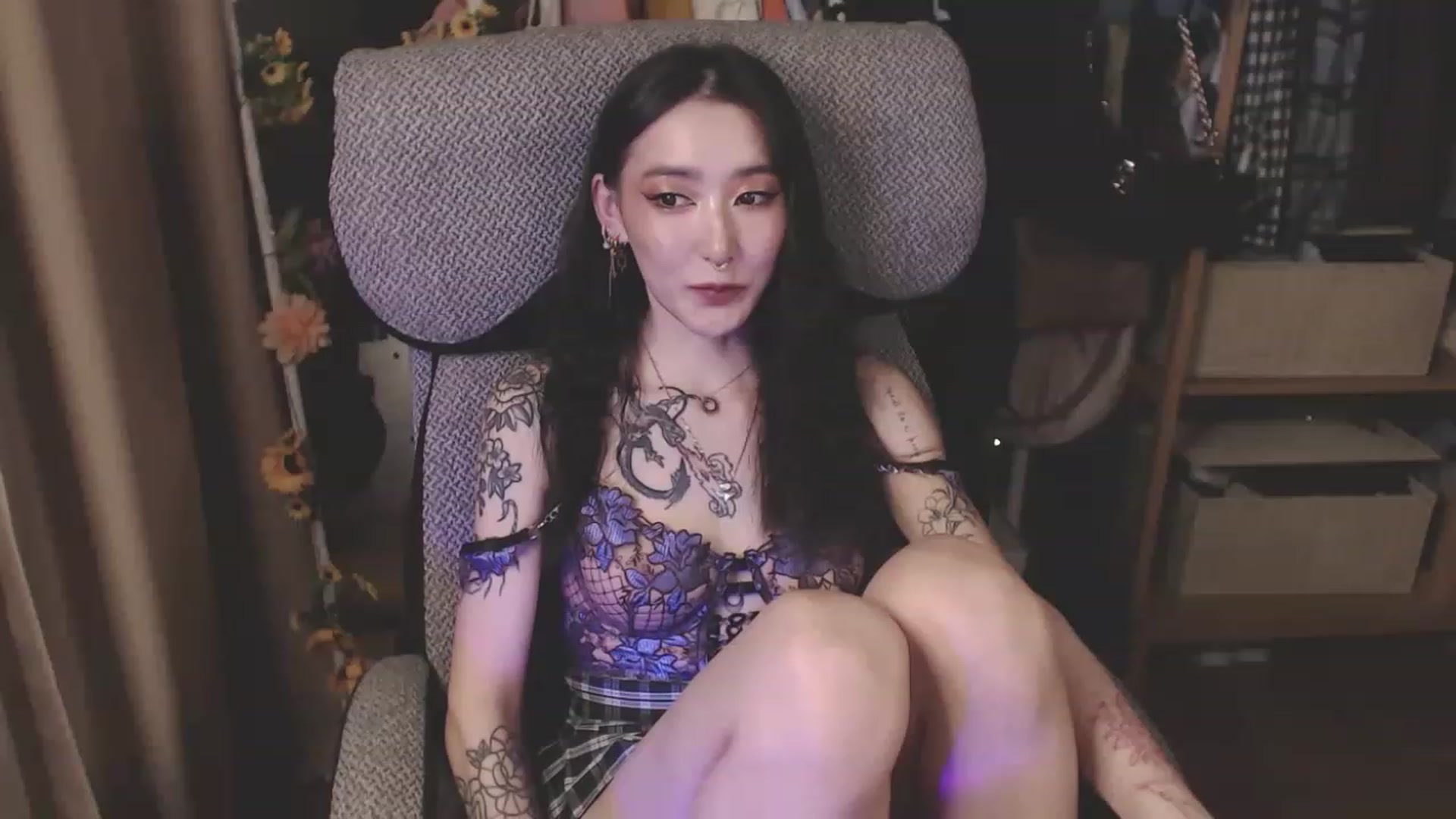 Gallery image thumbnail from KellyAsian's myfreecams stream on, 04/08/2023, 19:03 image 10 of 20