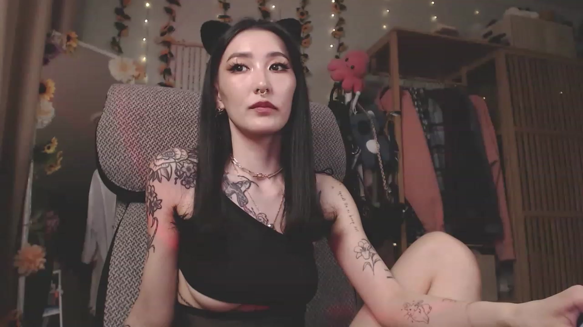 Gallery image thumbnail from KellyAsian's myfreecams stream on, 04/12/2023, 13:38 image 8 of 20