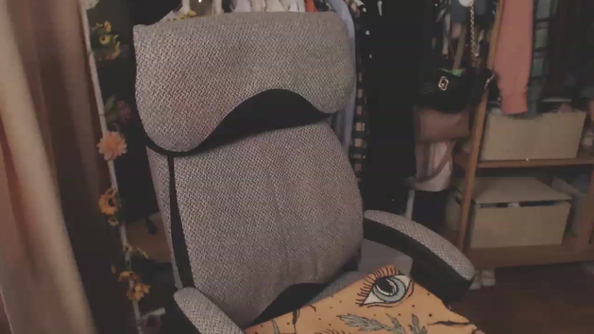 Gallery image thumbnail from KellyAsian's myfreecams stream on, 04/13/2023, 08:29 image 4 of 20