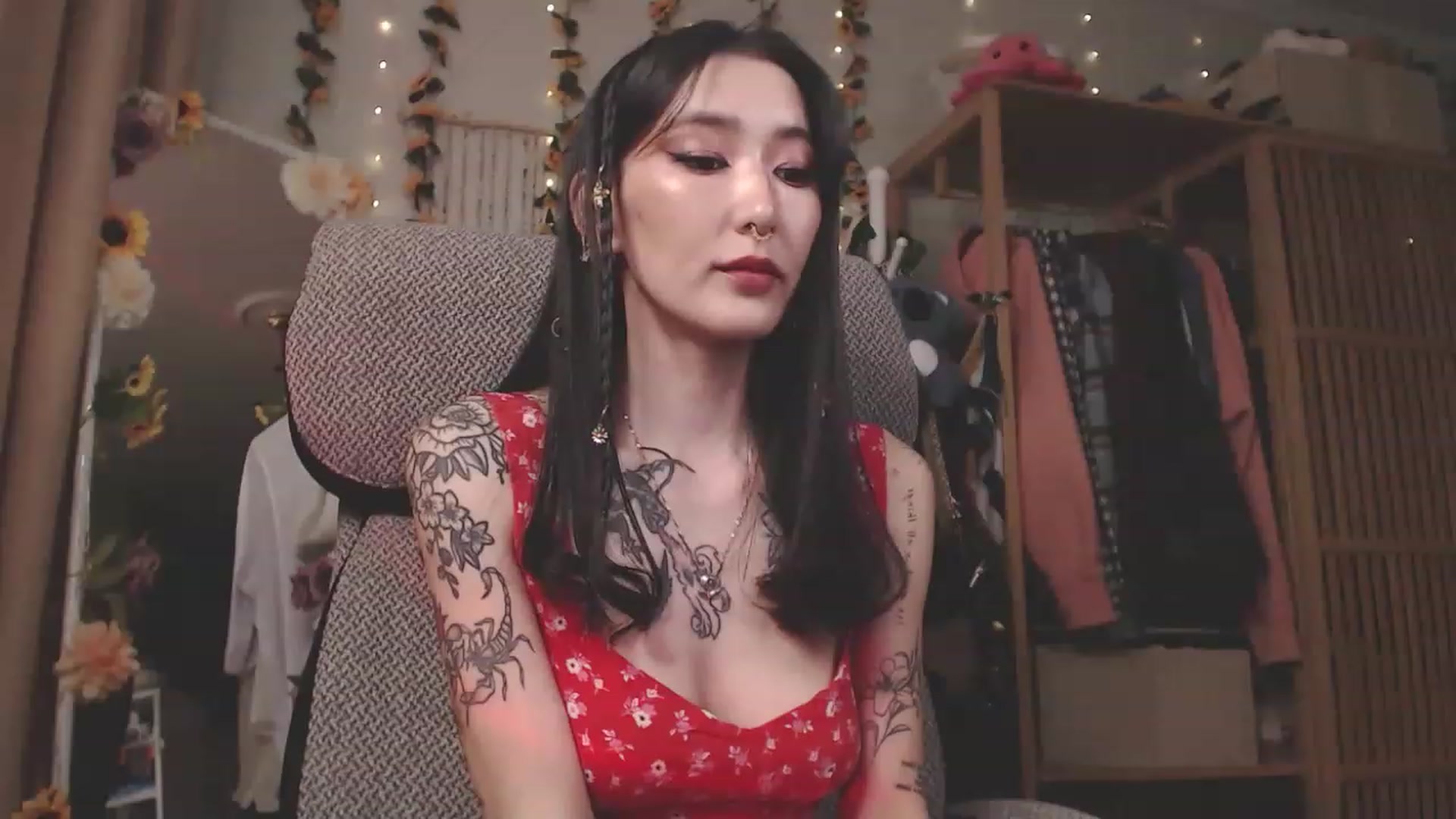 Gallery image thumbnail from KellyAsian's myfreecams stream on, 04/14/2023, 09:17 image 11 of 20
