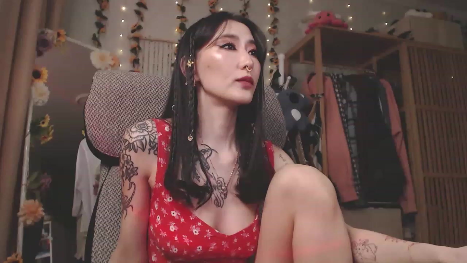 Gallery image thumbnail from KellyAsian's myfreecams stream on, 04/14/2023, 09:17 image 12 of 20