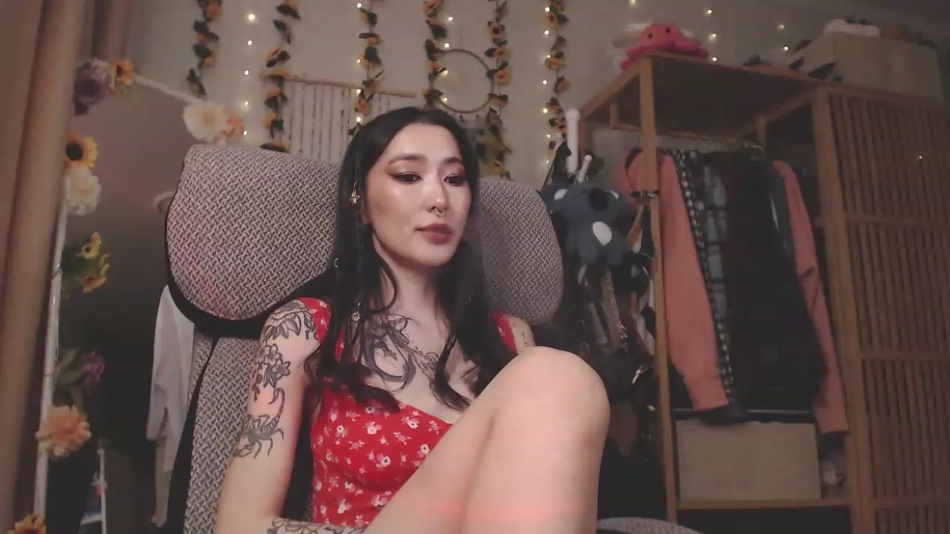 Gallery image thumbnail from KellyAsian's myfreecams stream on, 04/14/2023, 09:17 image 2 of 20