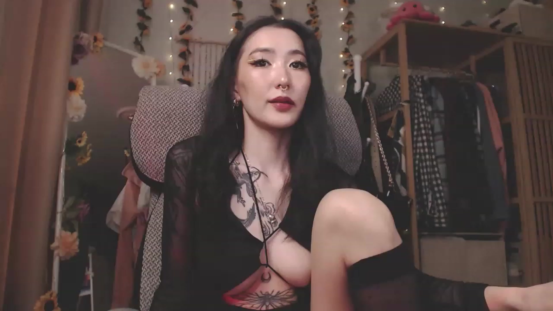 Gallery image thumbnail from KellyAsian's myfreecams stream on, 04/18/2023, 07:02 image 13 of 20