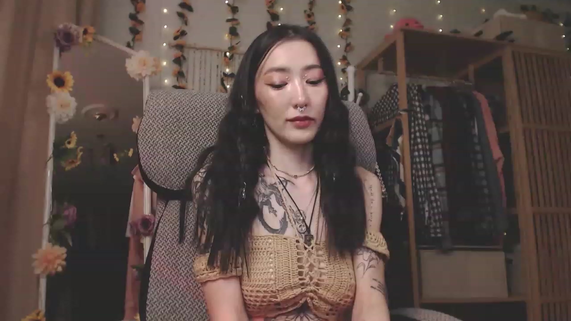 Gallery image thumbnail from KellyAsian's myfreecams stream on, 04/19/2023, 08:53 image 1 of 20