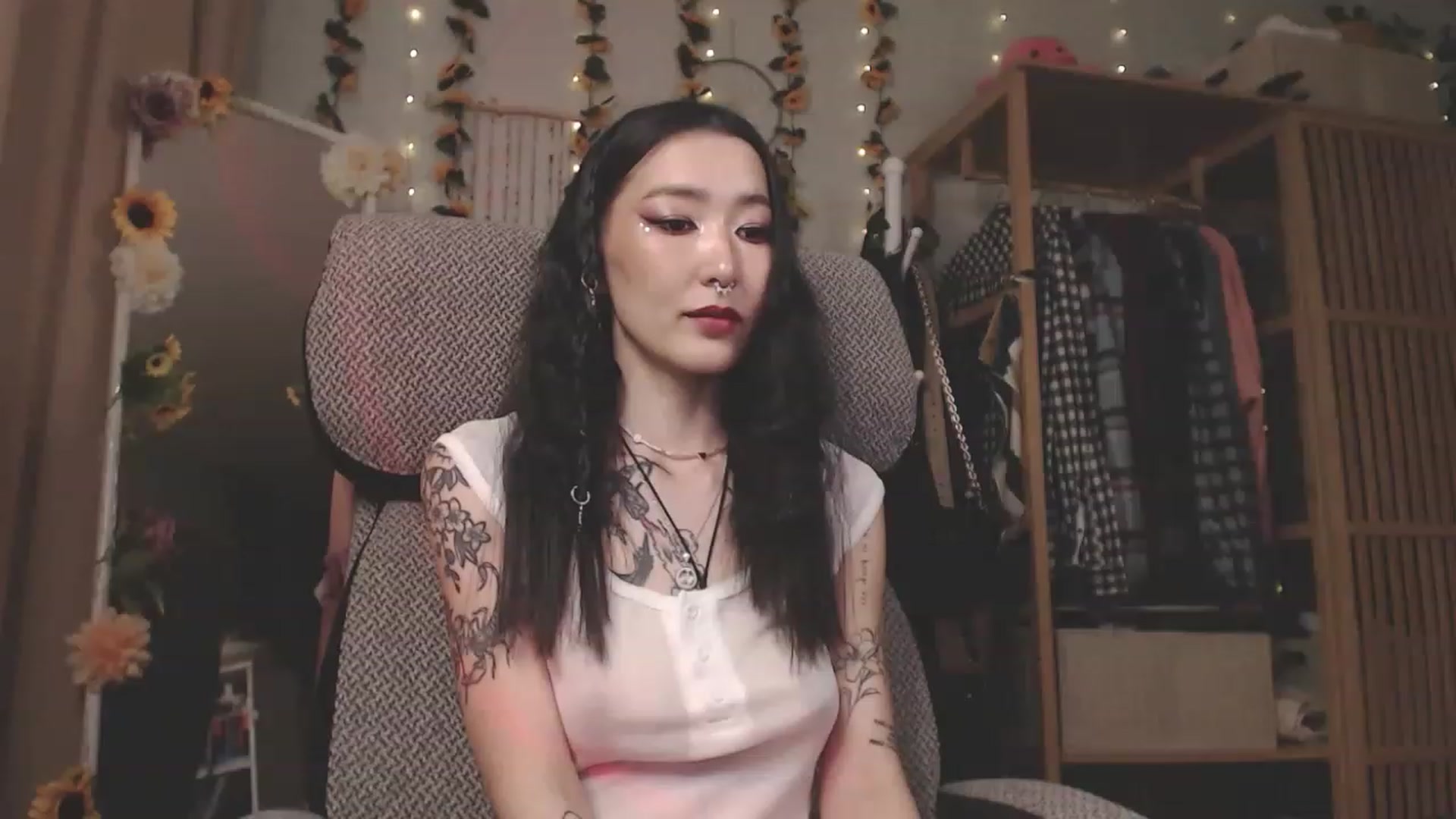 Gallery image thumbnail from KellyAsian's myfreecams stream on, 04/20/2023, 09:22 image 7 of 20