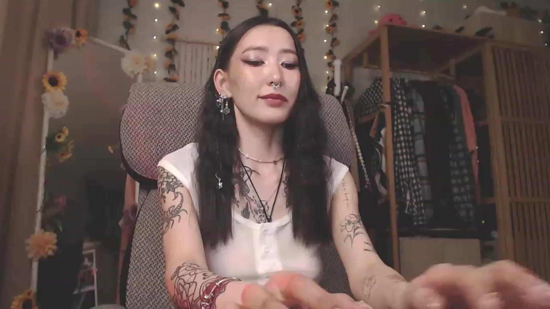 Gallery image thumbnail from KellyAsian's myfreecams stream on, 04/20/2023, 09:22 image 12 of 20