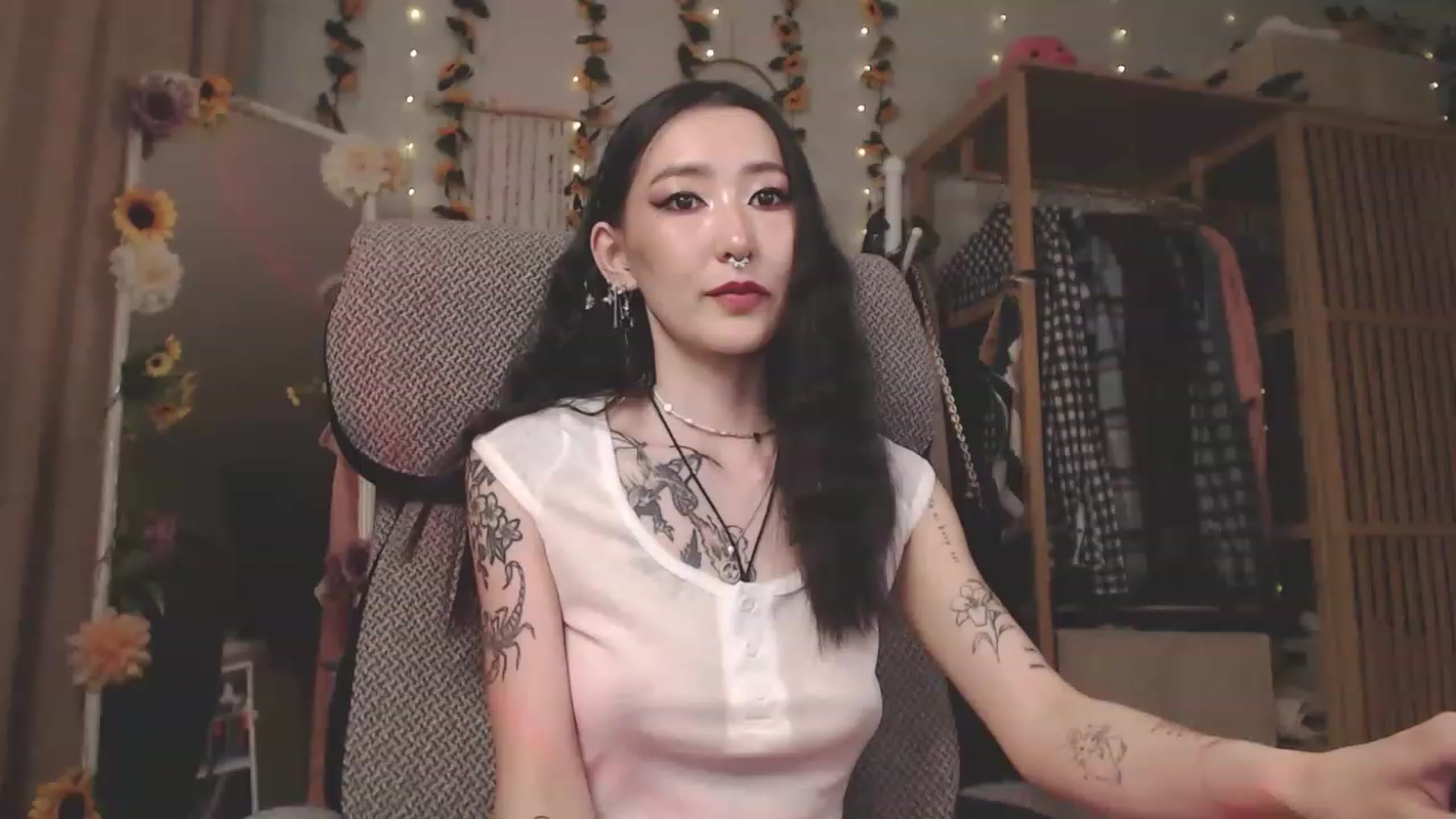 Gallery image thumbnail from KellyAsian's myfreecams stream on, 04/20/2023, 09:22 image 17 of 20
