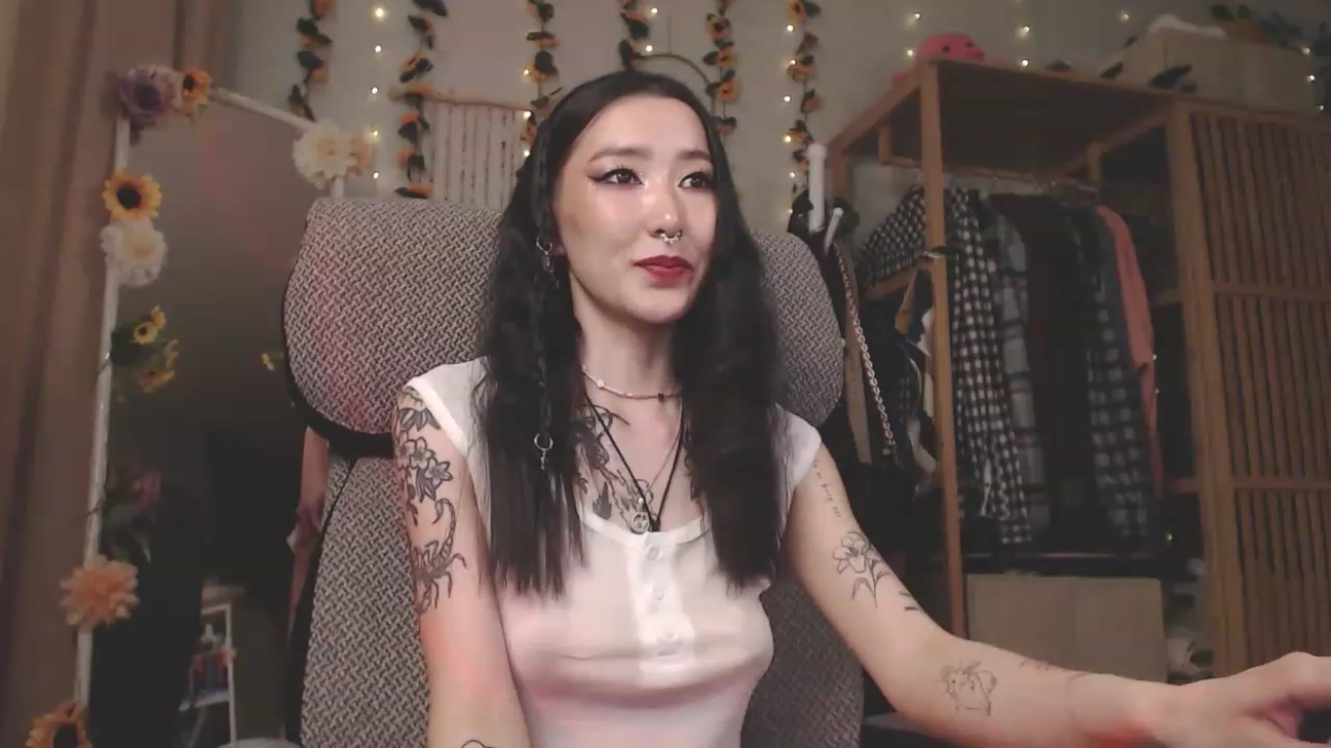Gallery image thumbnail from KellyAsian's myfreecams stream on, 04/20/2023, 09:22 image 9 of 20