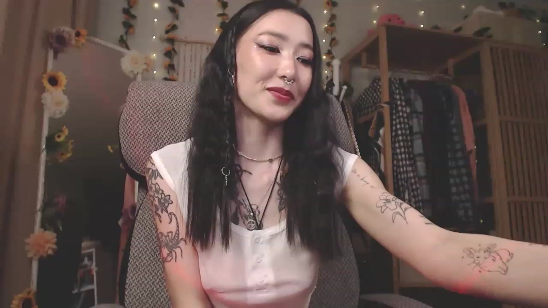 Gallery image thumbnail from KellyAsian's myfreecams stream on, 04/20/2023, 09:22 image 10 of 20