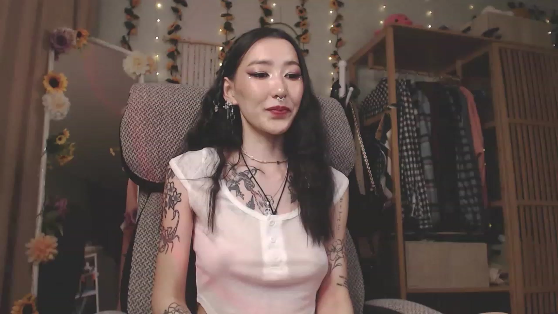 Gallery image thumbnail from KellyAsian's myfreecams stream on, 04/20/2023, 09:22 image 18 of 20