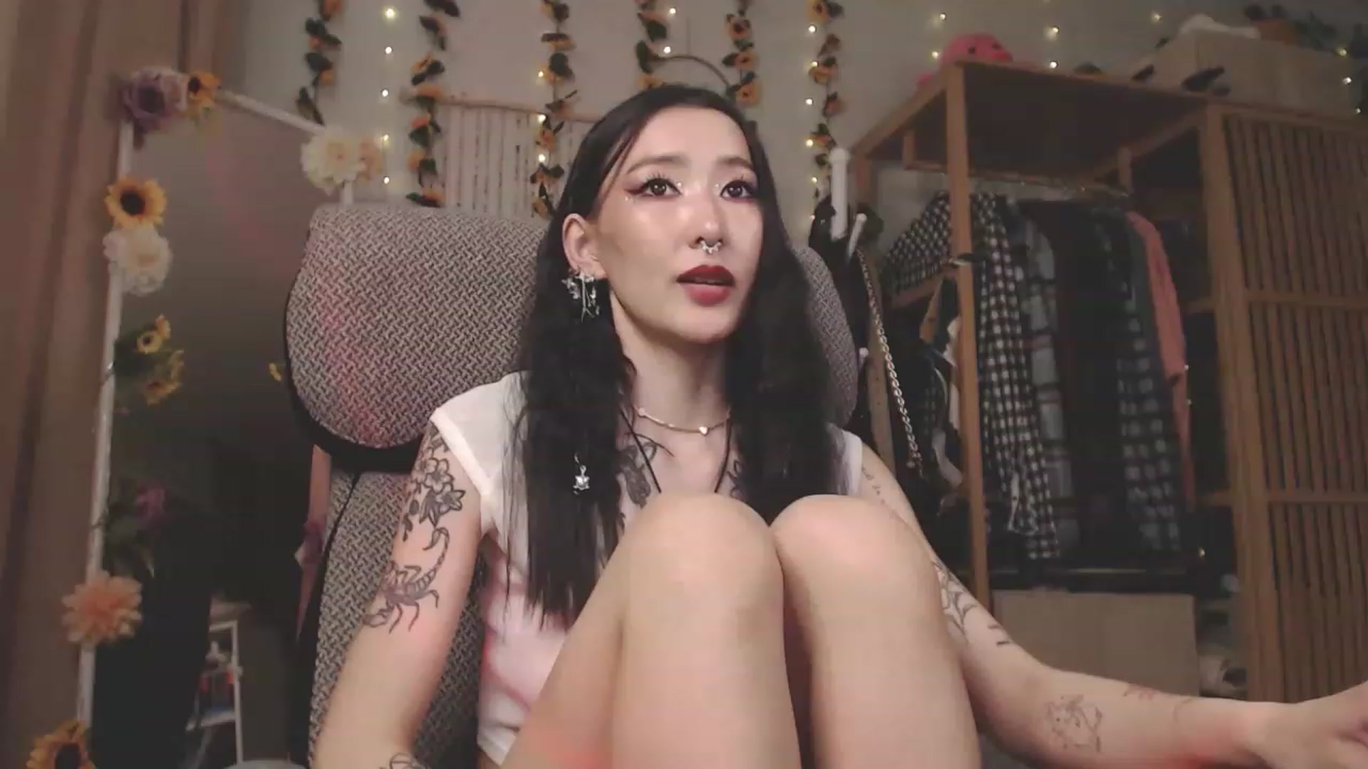 Gallery image thumbnail from KellyAsian's myfreecams stream on, 04/20/2023, 09:22 image 3 of 20