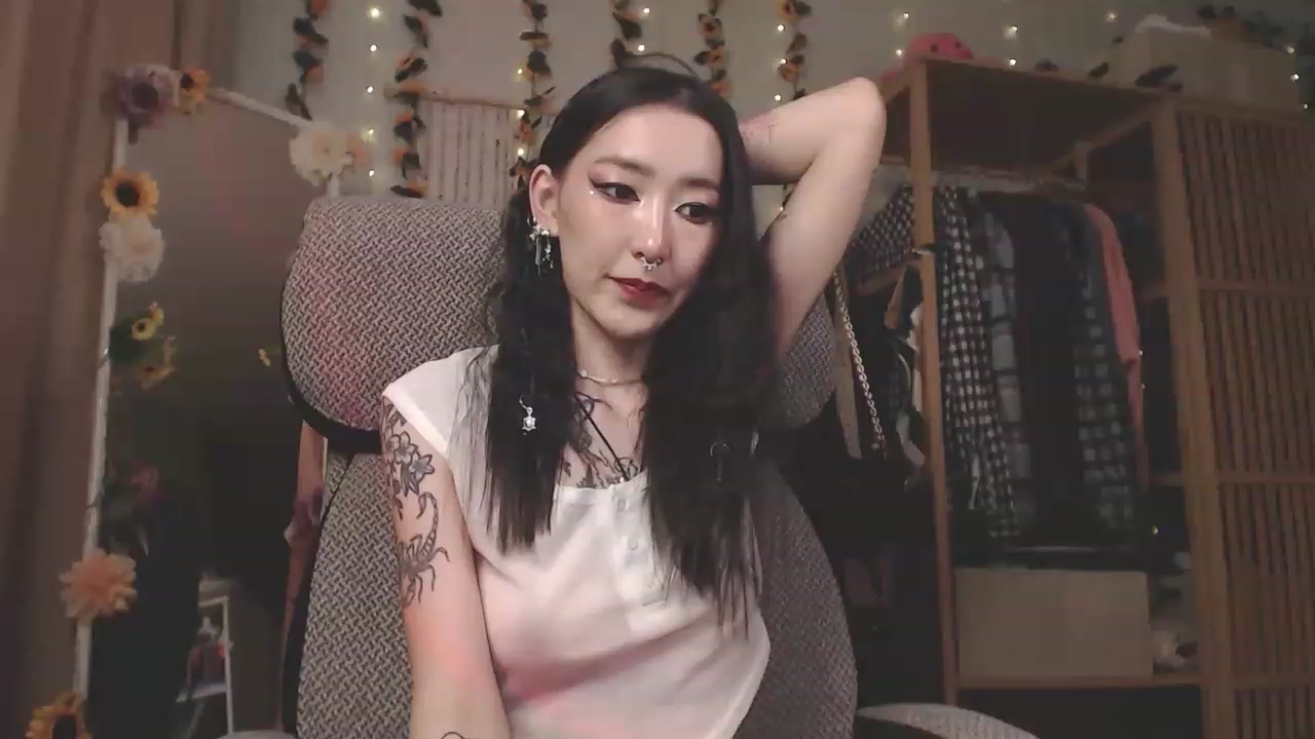 Gallery image thumbnail from KellyAsian's myfreecams stream on, 04/20/2023, 09:22 image 14 of 20