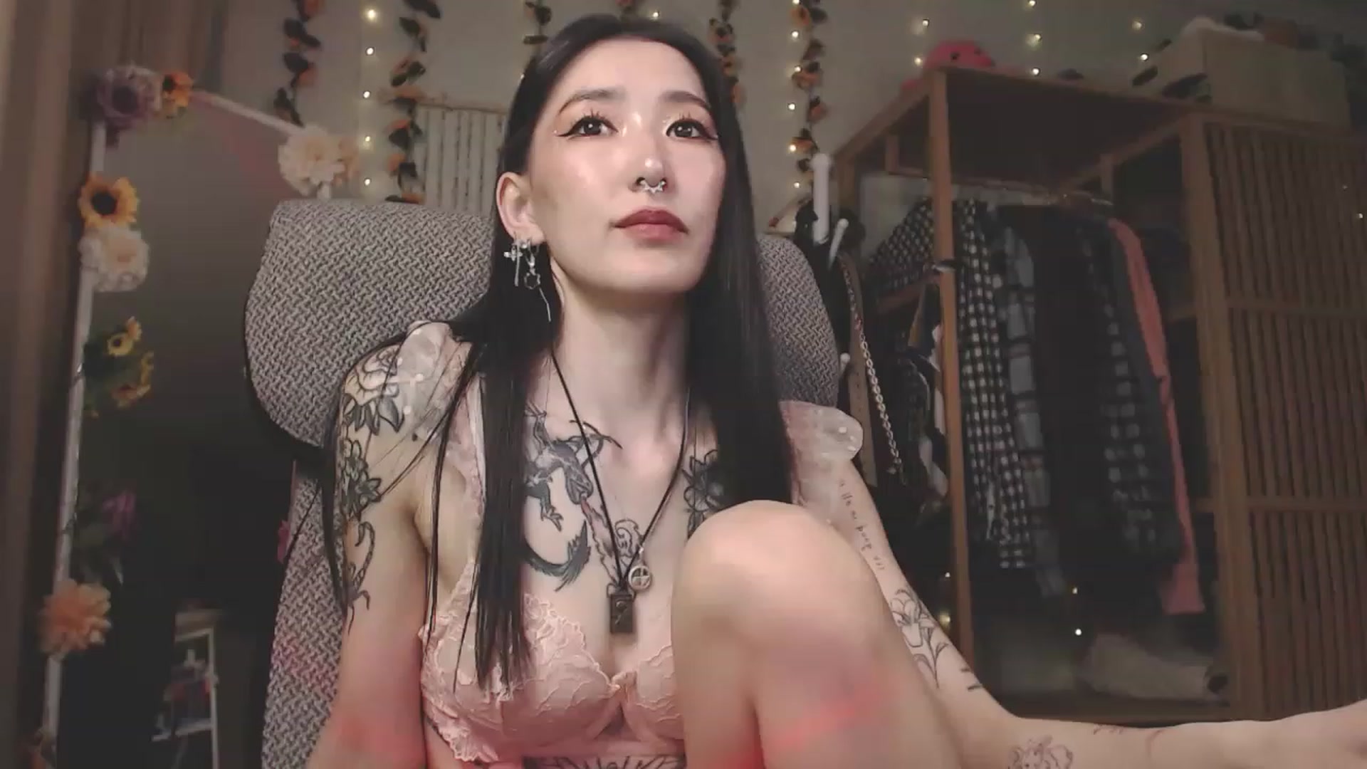 Gallery image thumbnail from KellyAsian's myfreecams stream on, 04/20/2023, 17:05 image 18 of 20