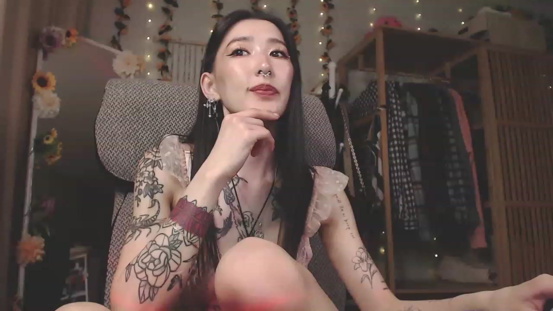 Gallery image thumbnail from KellyAsian's myfreecams stream on, 04/20/2023, 17:05 image 20 of 20