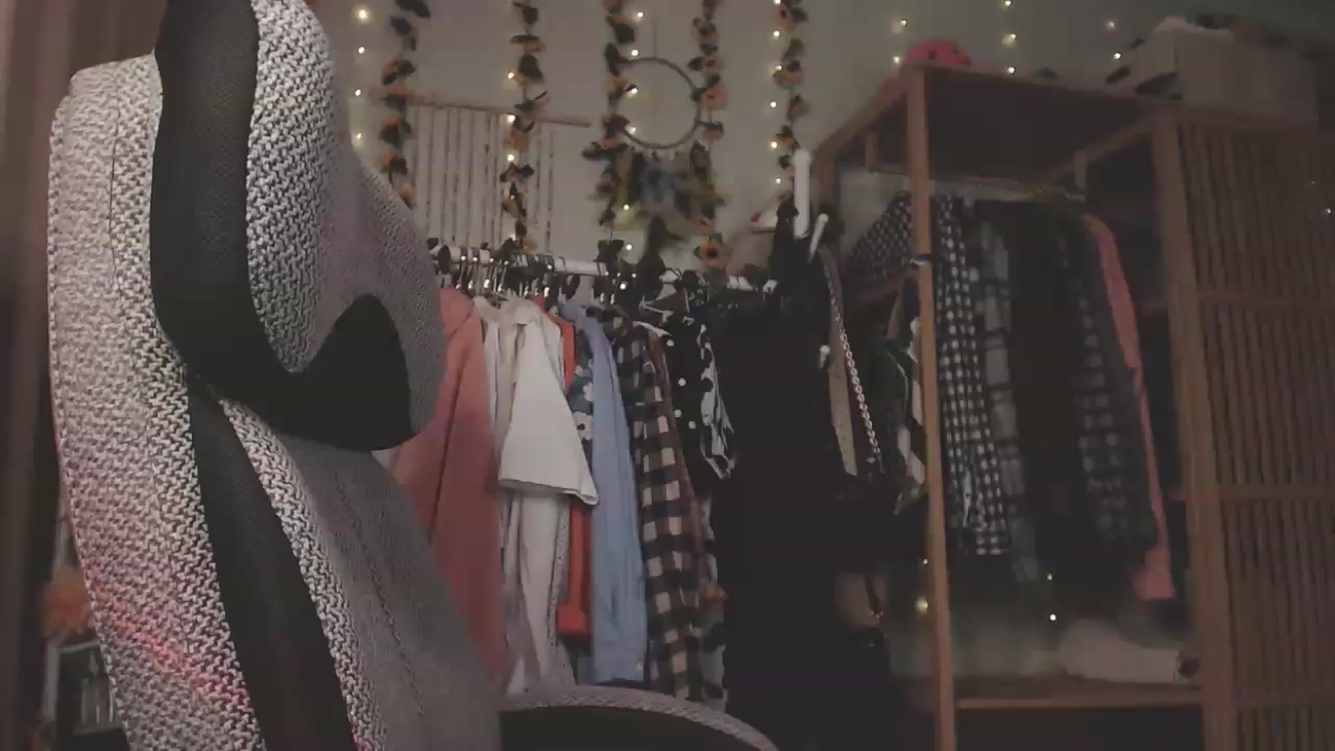 Gallery image thumbnail from KellyAsian's myfreecams stream on, 04/20/2023, 17:05 image 8 of 20