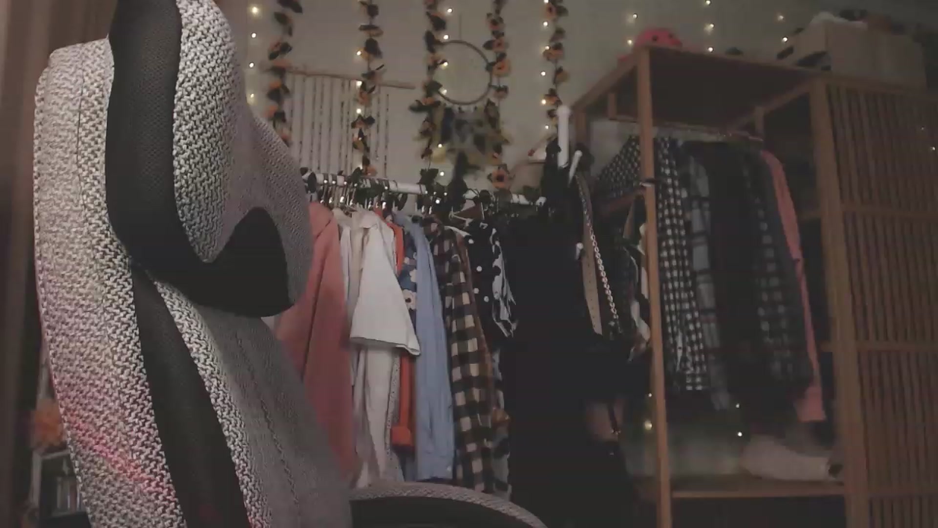 Gallery image thumbnail from KellyAsian's myfreecams stream on, 04/20/2023, 17:05 image 7 of 20