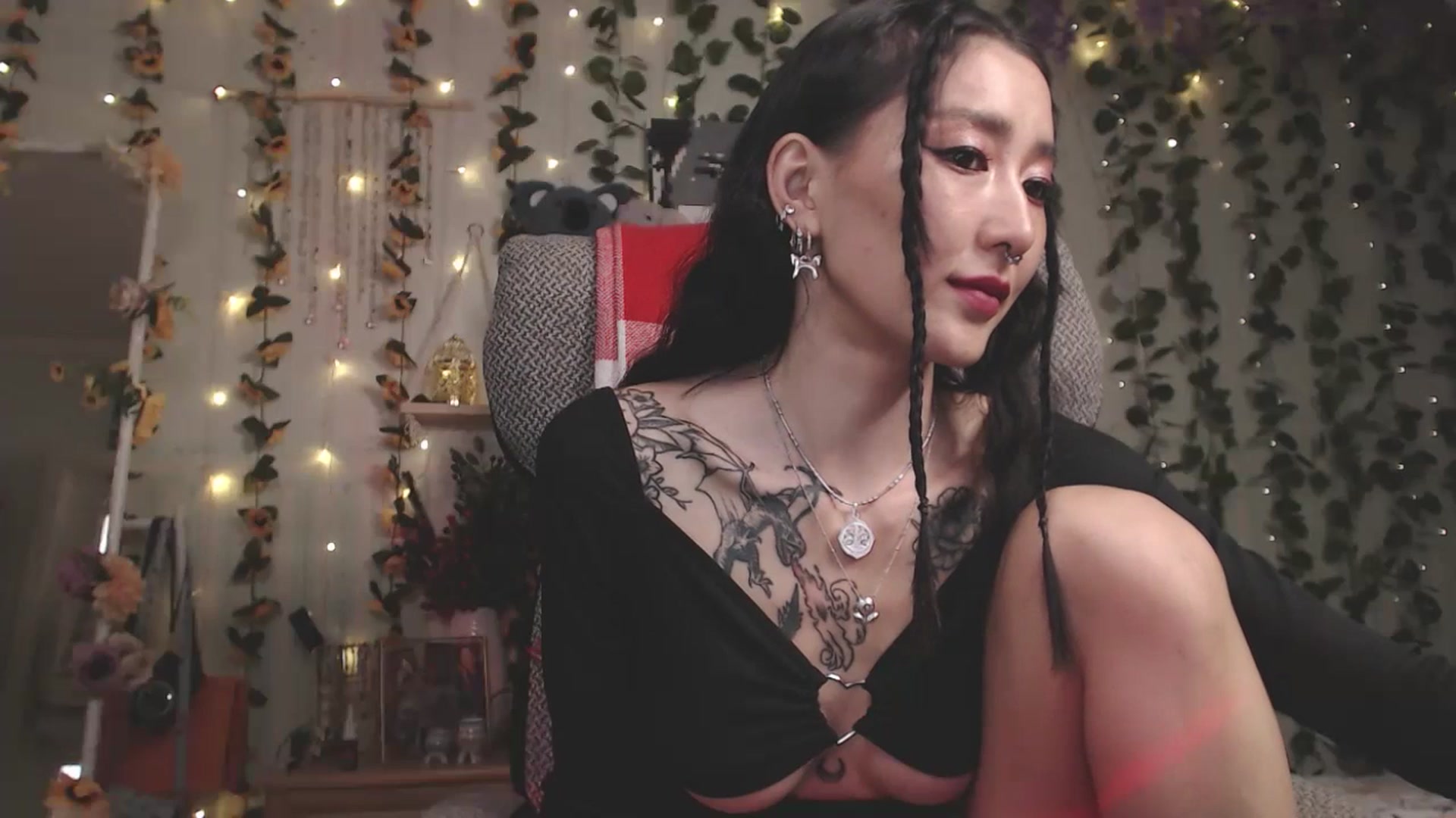 Gallery image thumbnail from KellyAsian's myfreecams stream on, 07/05/2023, 07:15 image 19 of 20